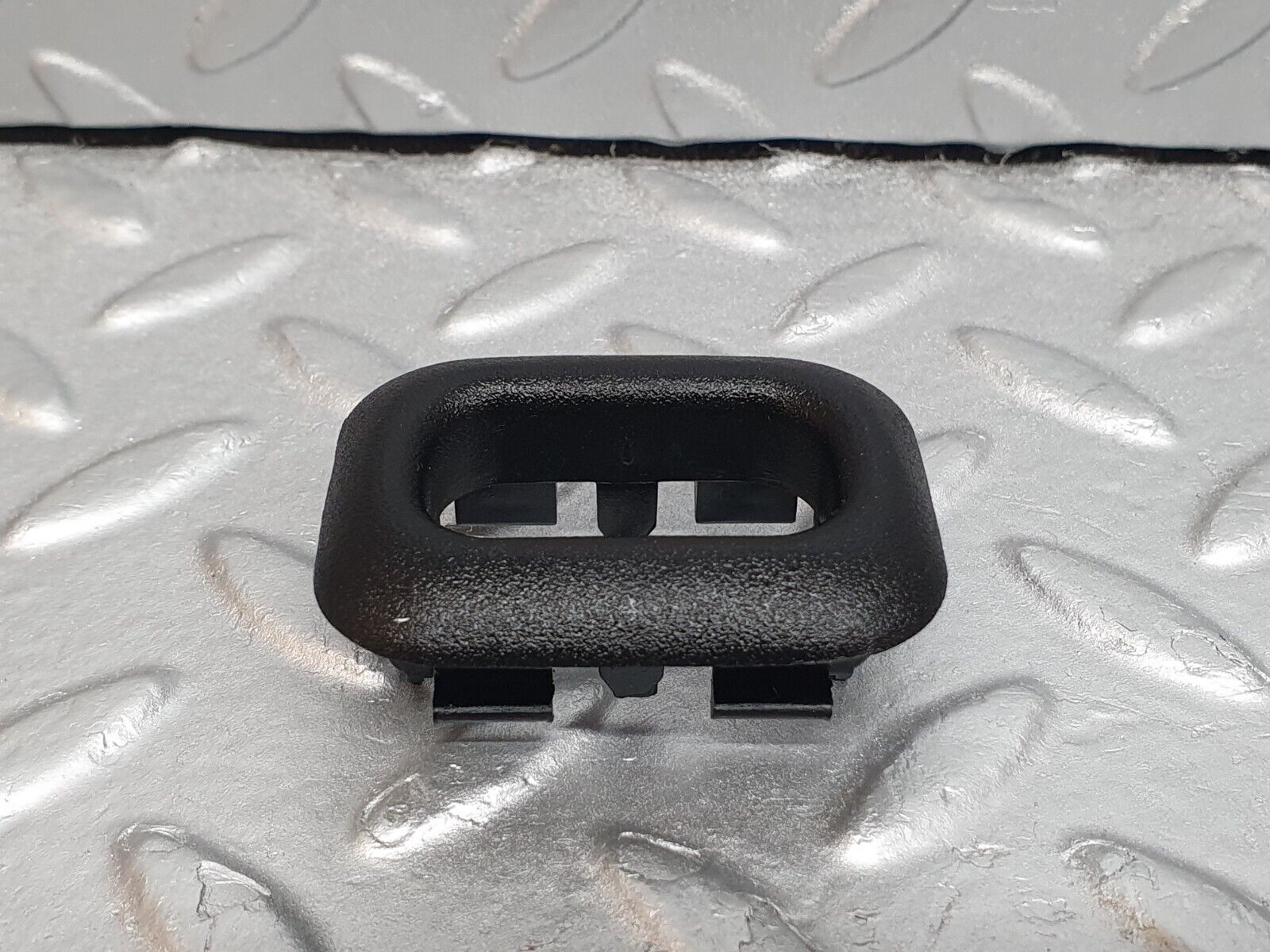 42046 Mercedes-Benz W202 C200 Window Switch Control Button Frame Housing 2028210159