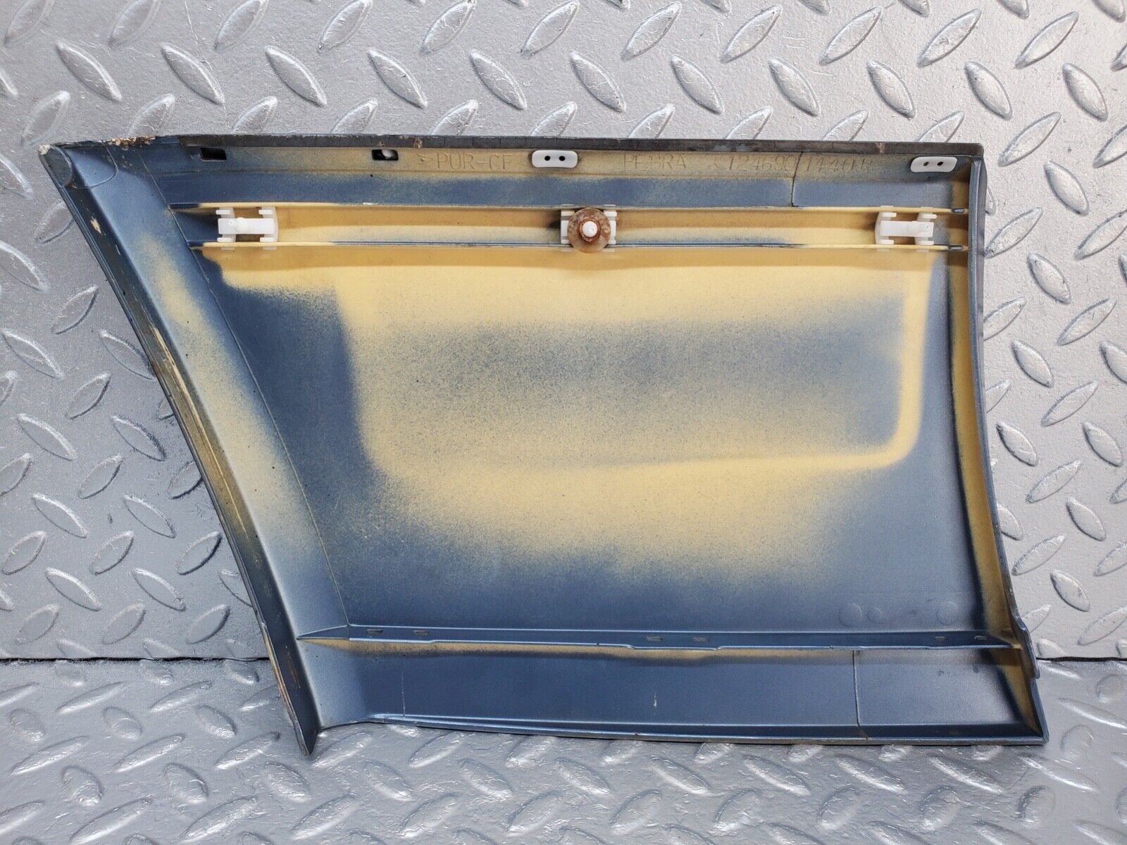 44645 Mercedes-Benz W124 220E Front Right Fender Wing Moulding Trim 1246901440