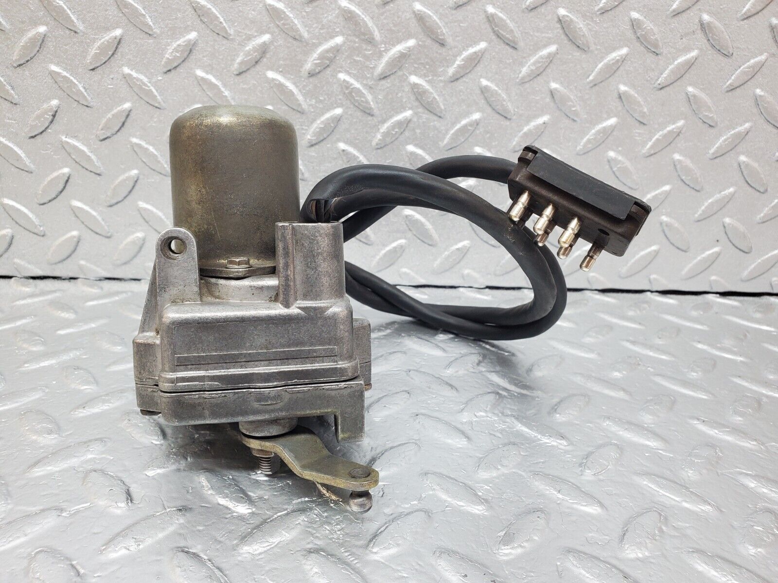 45384 Mercedes-Benz 280E M110.983 Cruise Control Actuator VDO 0015457532