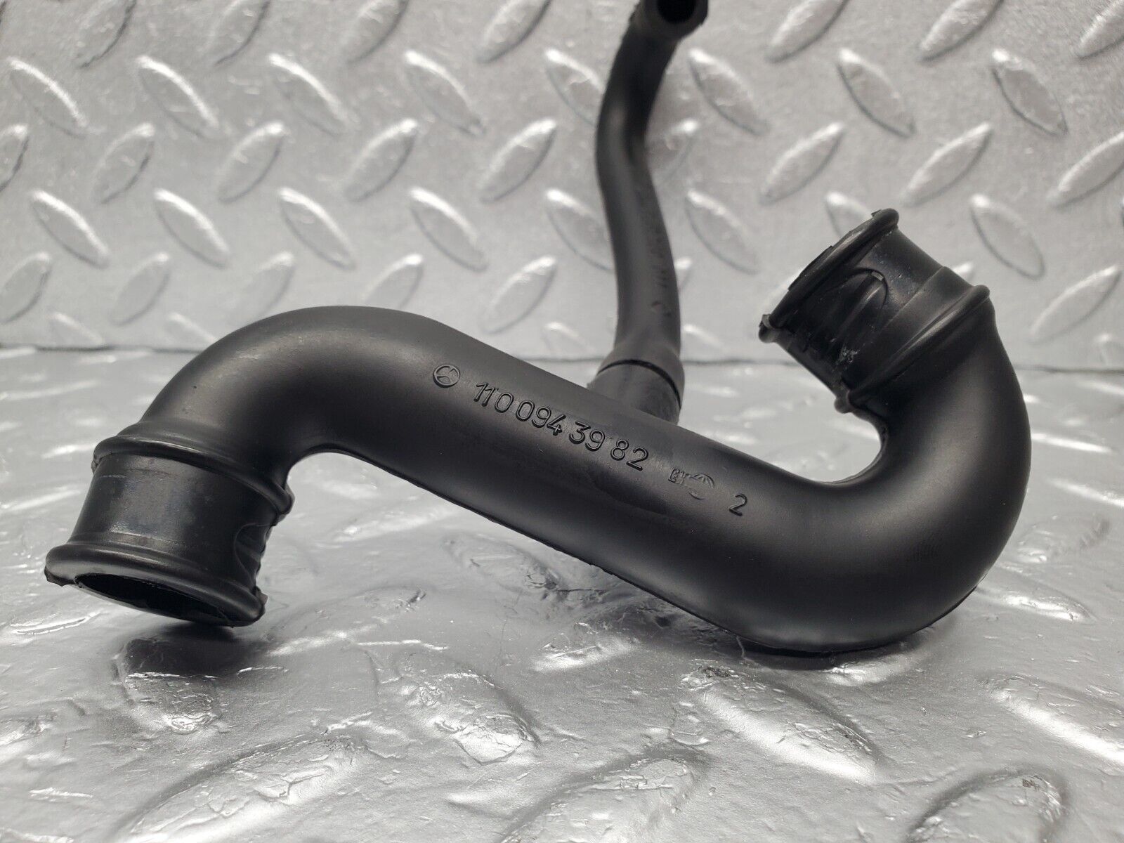 46703 Mercedes-Benz C123 280CE Coupe Air Intake Pipe 1100944982 1100943982