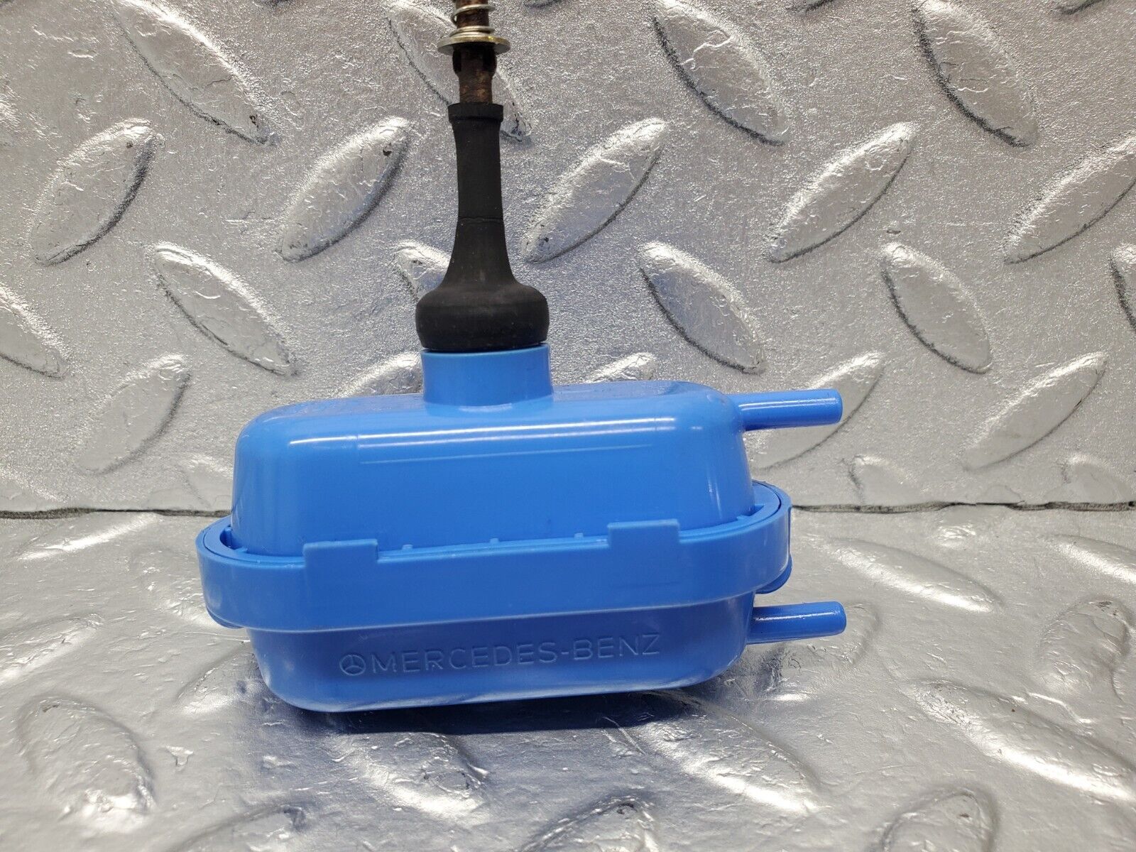 46473 Mercedes-Benz C123 280CE Coupe Trunk Lock Vacuum Actuator