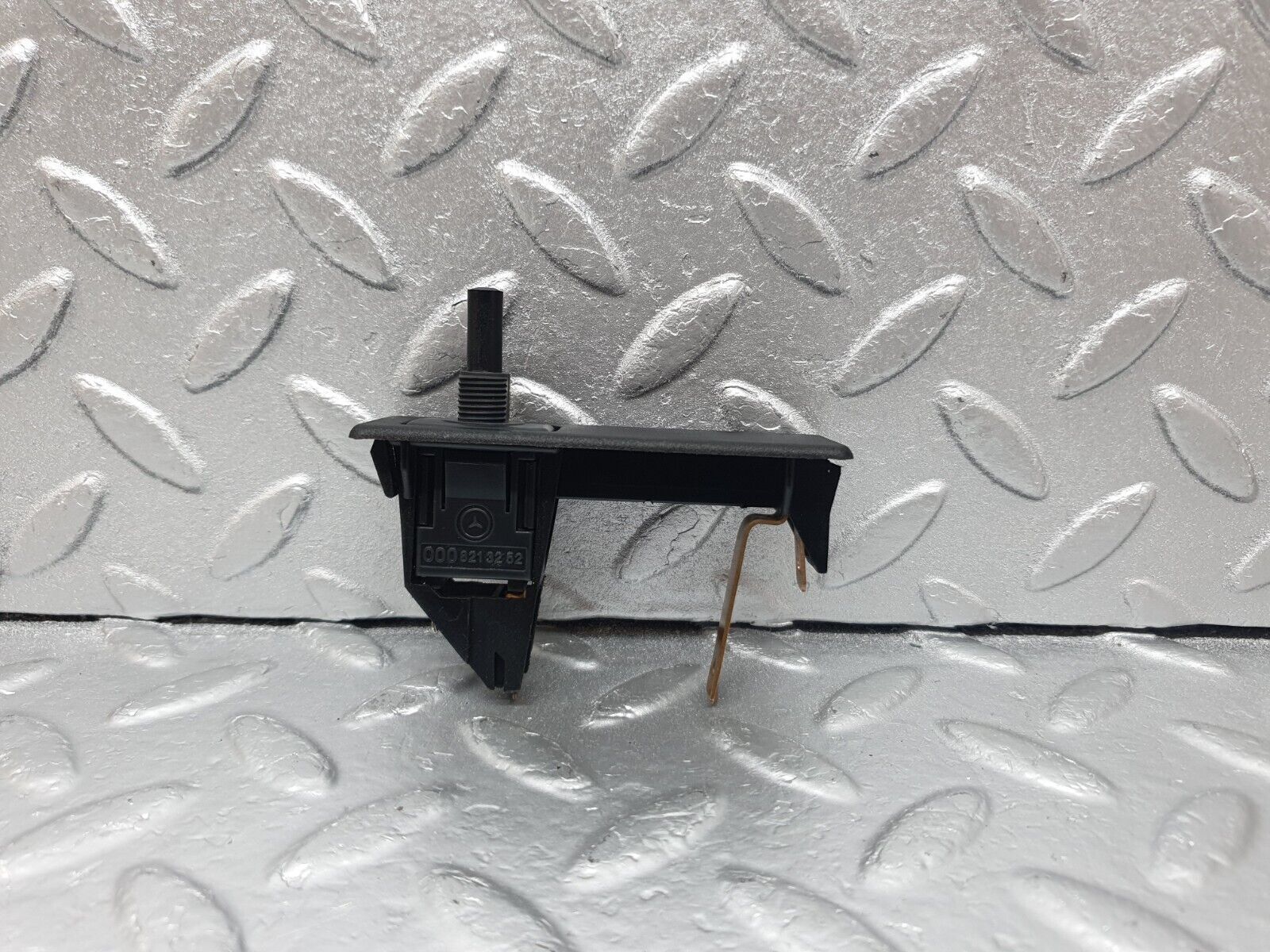 43547 Mercedes-Benz C126 380SEC Coupe Trunk Boot Light Switch 1158202511 0008213252