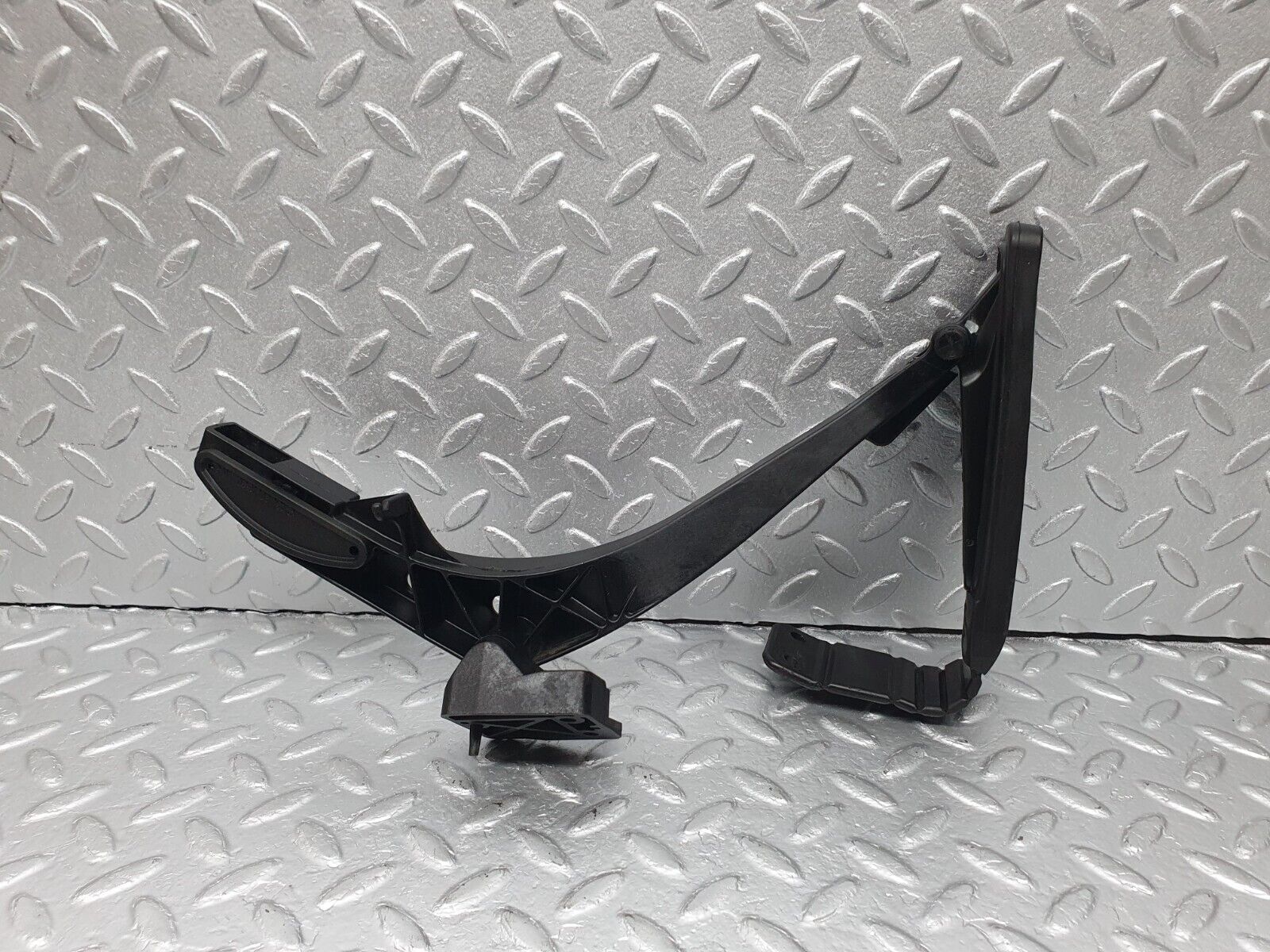 41787 Mercedes-Benz W202 C200 Accelerator Pedal With Linkage 1243011320 220301001 1293010382