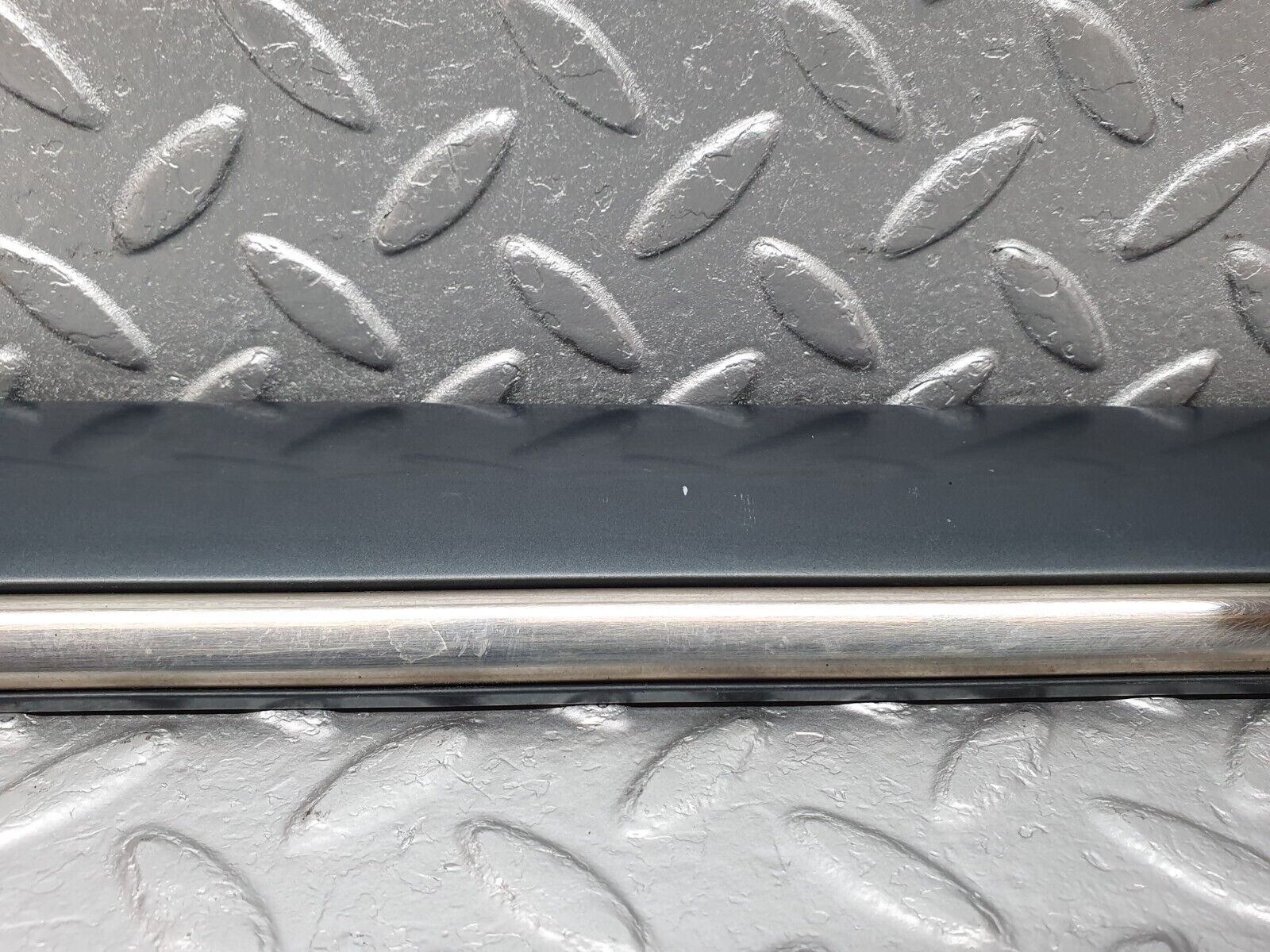 41805 Mercedes-Benz W202 C200 Front Left Door Centre Moulding Trim 2026909362