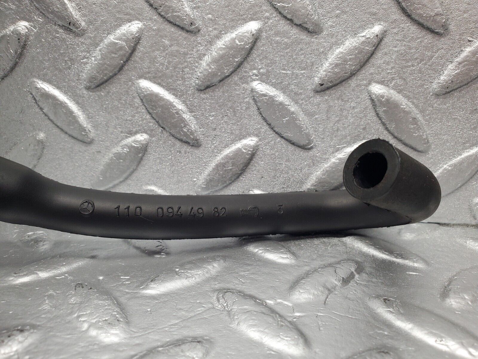 46703 Mercedes-Benz C123 280CE Coupe Air Intake Pipe 1100944982 1100943982