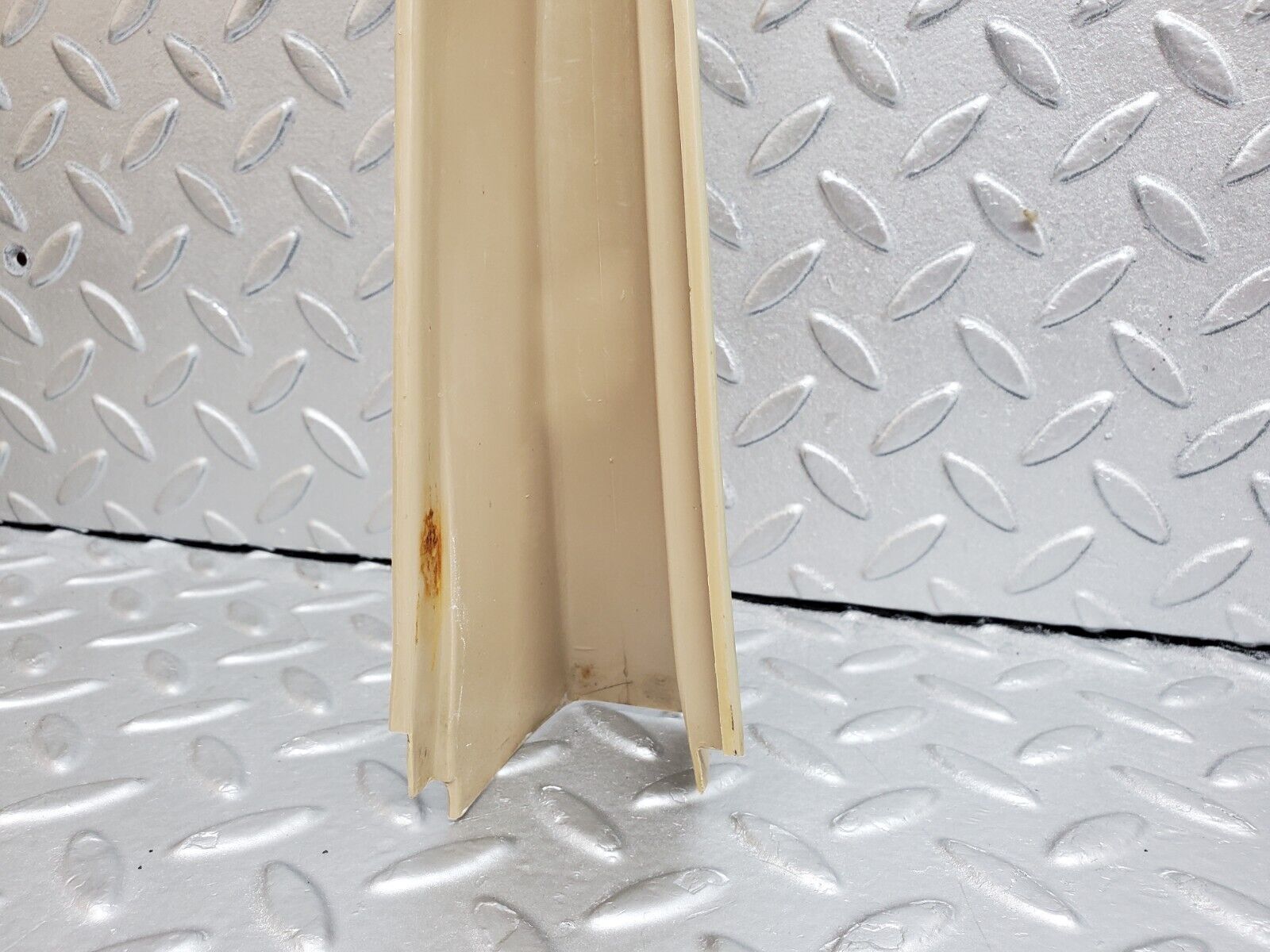 45860 Mercedes-Benz W126 420SE Front Right Door Window Frame Cover 1267250471