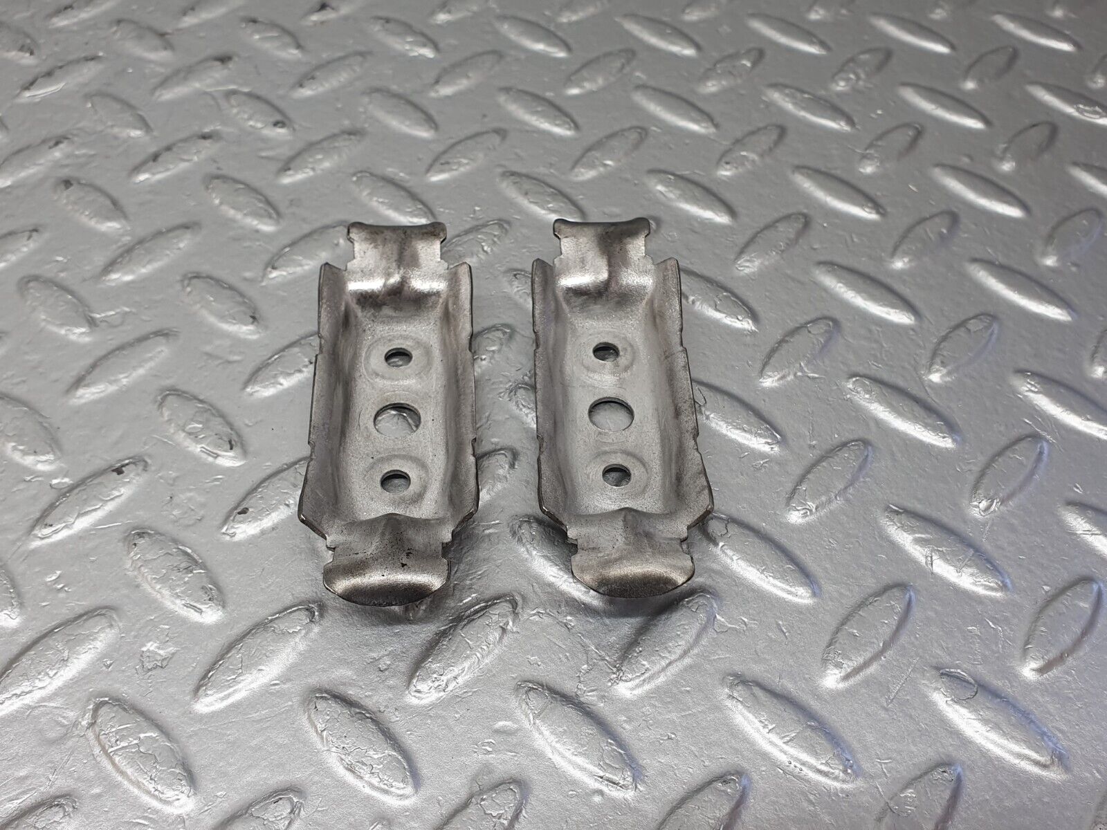 42507 Mercedes-Benz R129 320SL Coupe Fuel Pump Fuel Filter Holder Bracket