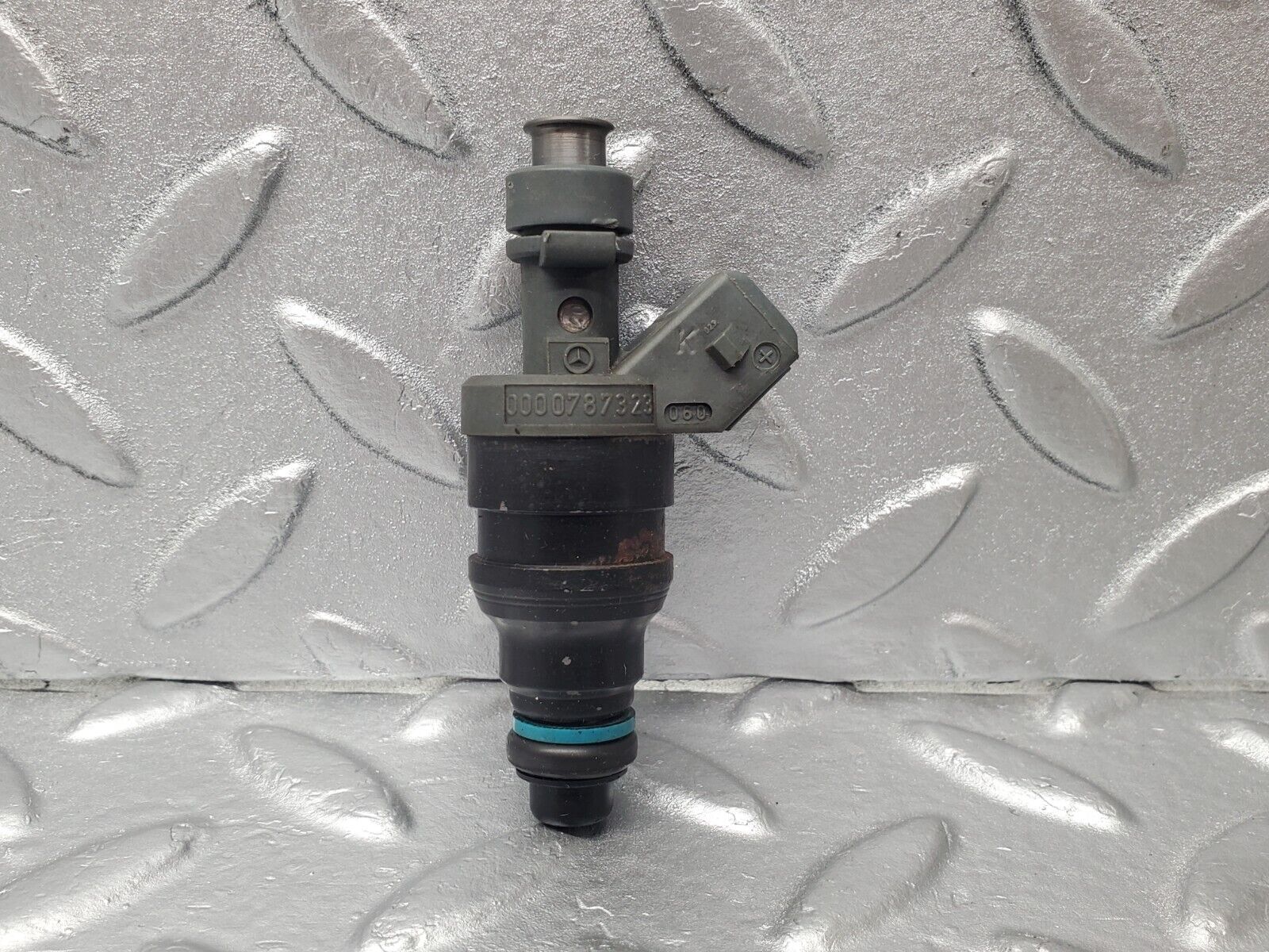 46243 Mercedes-Benz W124 280E Fuel Injector Bosch 0280155209 0000787323