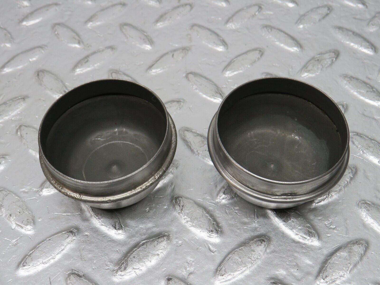 33016 Mercedes-Benz C107 R107 350 V8 Wheel Hub Locking Cap