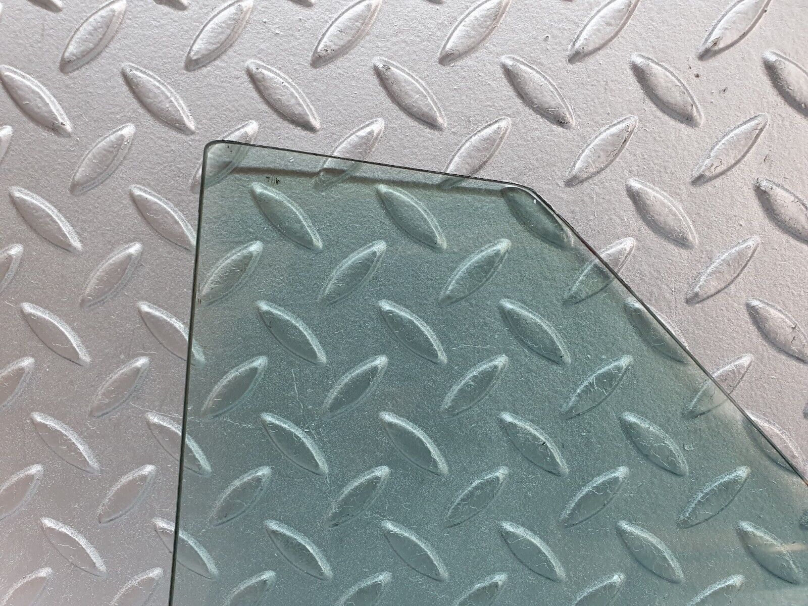 43061 Mercedes-Benz R107 Hardtop Quarter Window Glass Left Side