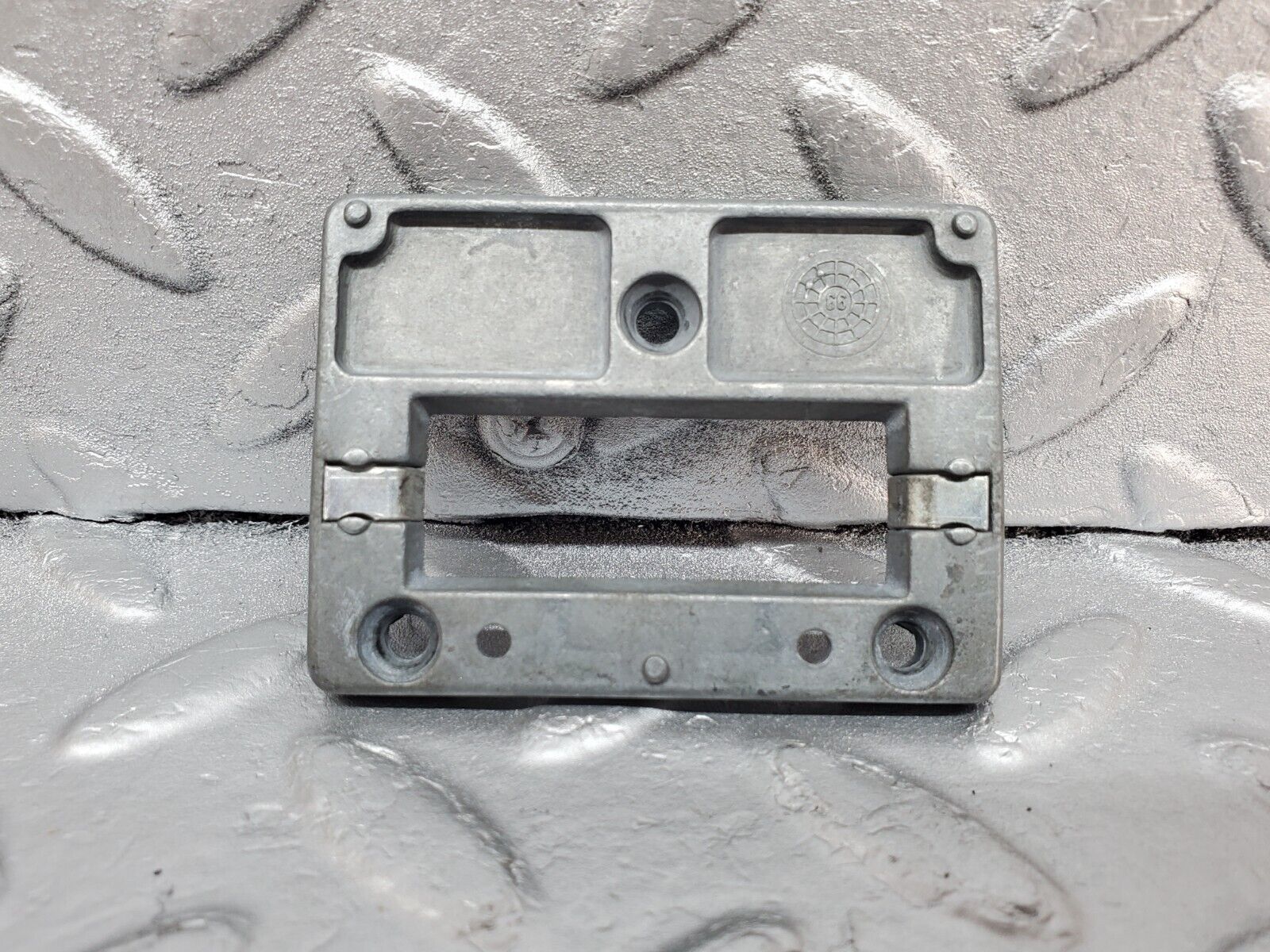 44666 Mercedes-Benz W124 220E Rear View Mirror Bracket 2018100011