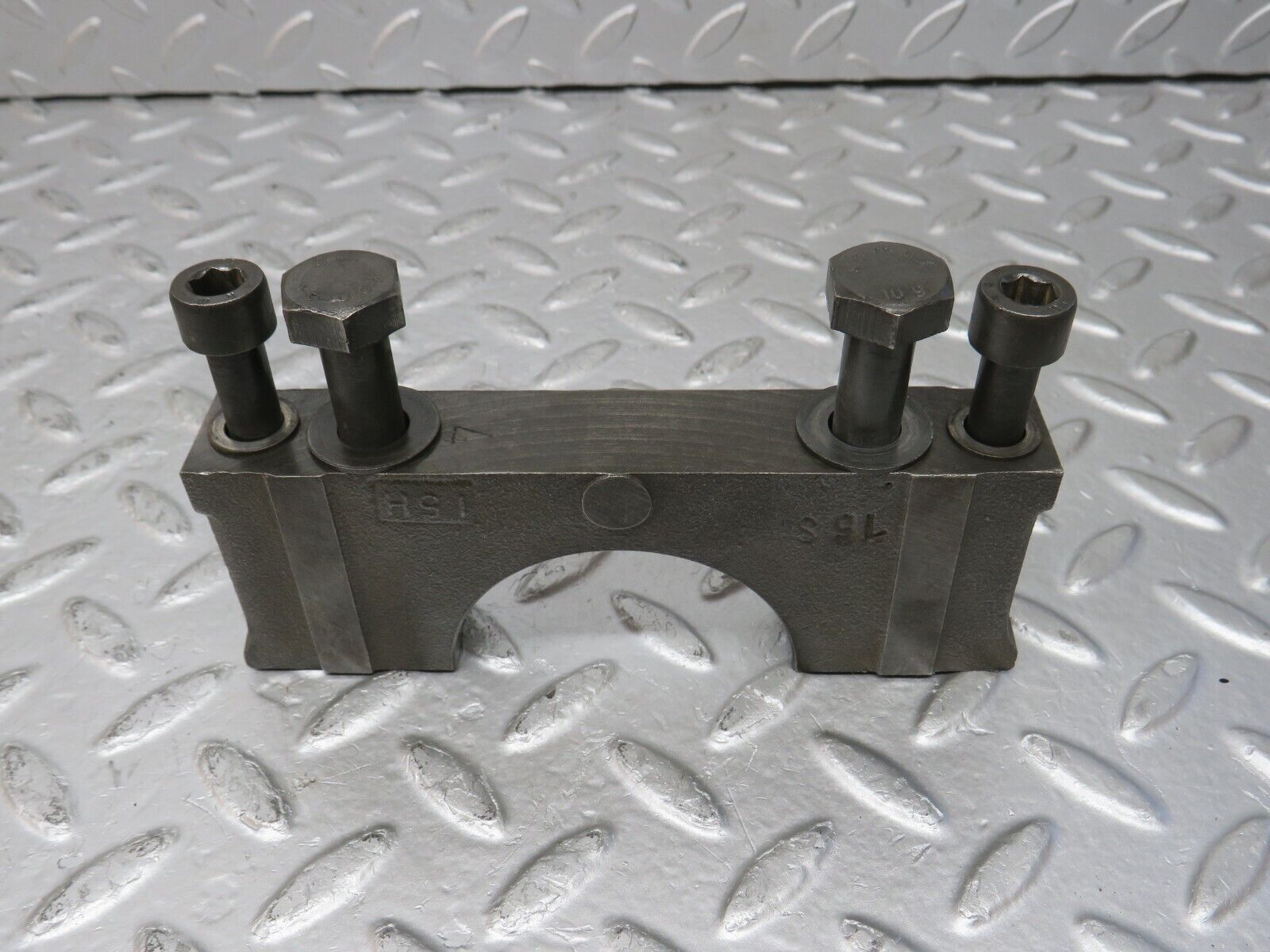 32868 Mercedes-Benz C107 R107 350 V8 Crankshaft Bearing Block 1160110312