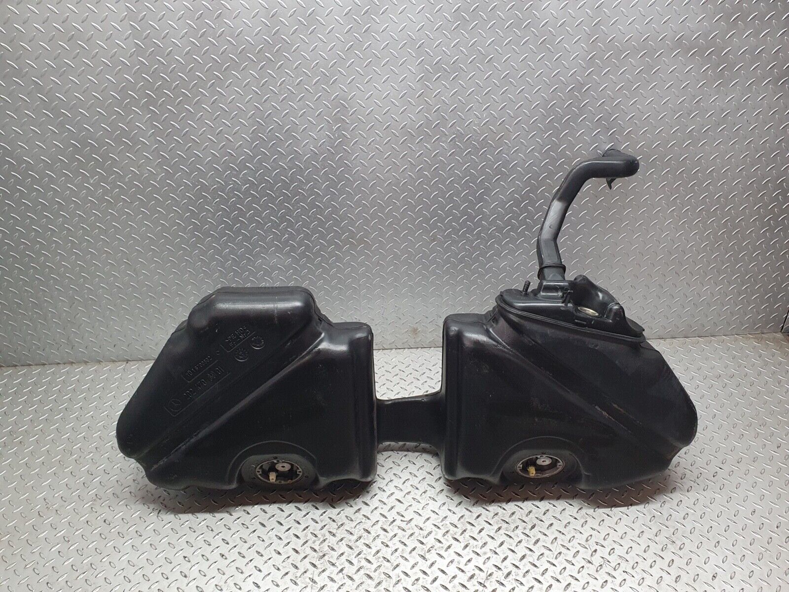 41999 Mercedes-Benz W202 C200 Fuel Tank Plastic 2024706901