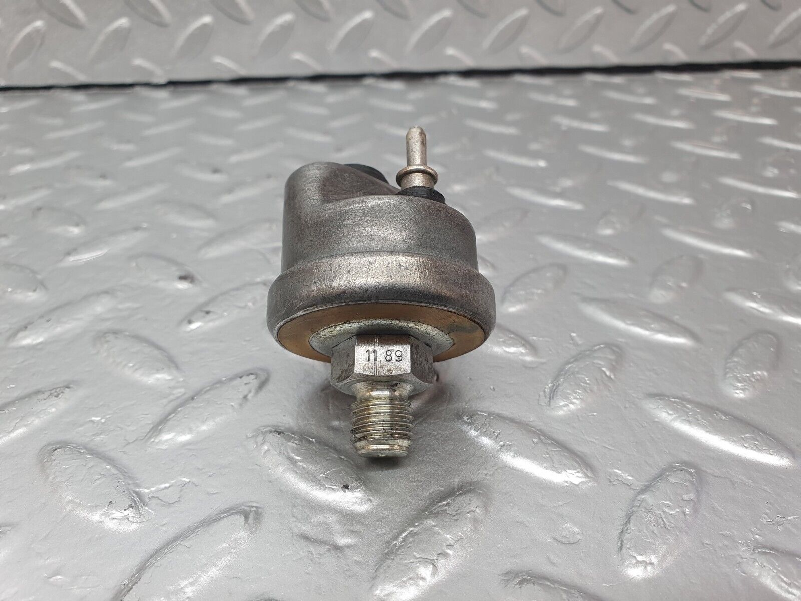 42907 Mercedes-Benz W201 190 2.0L Oil Pressure Sensor 0065429417