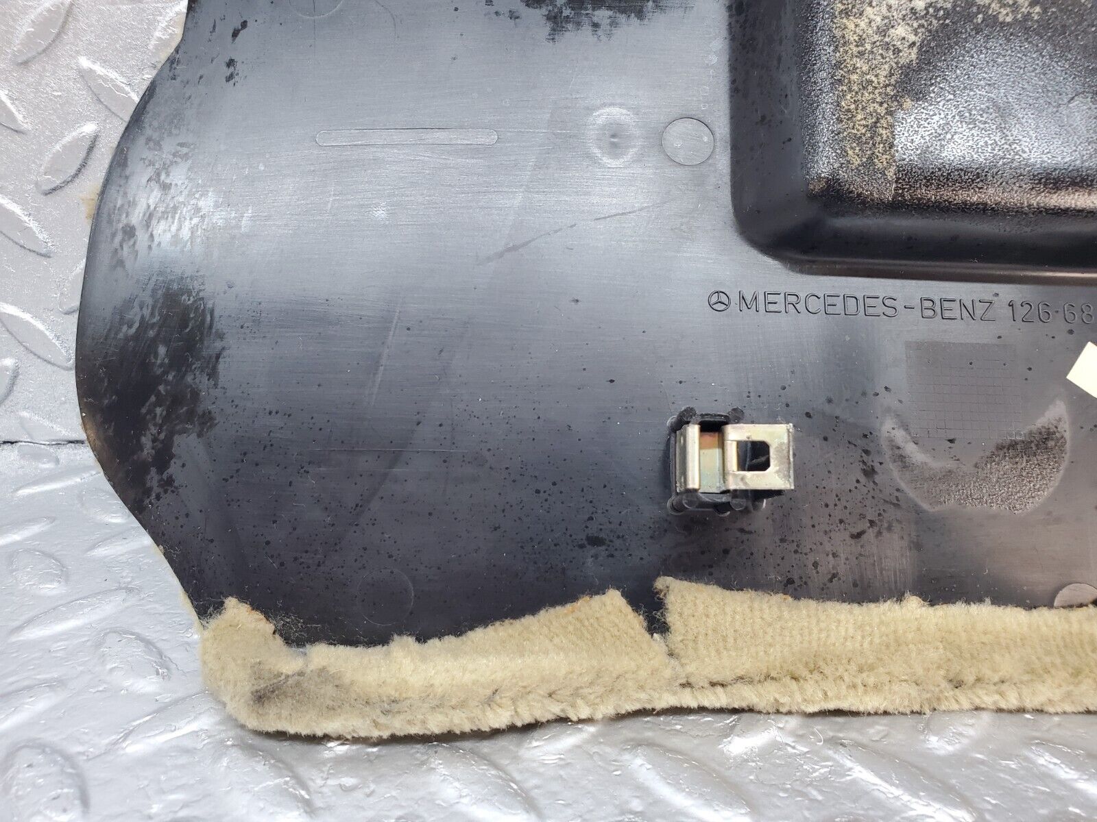 45693 Mercedes-Benz W126 420SE Kick Panel Left Side Beige 1266880306