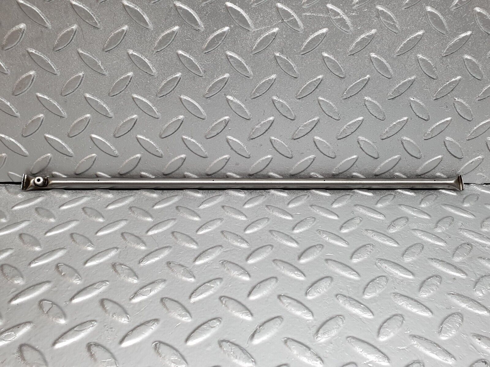 43072 Mercedes-Benz W123 Camshaft Oil Tube