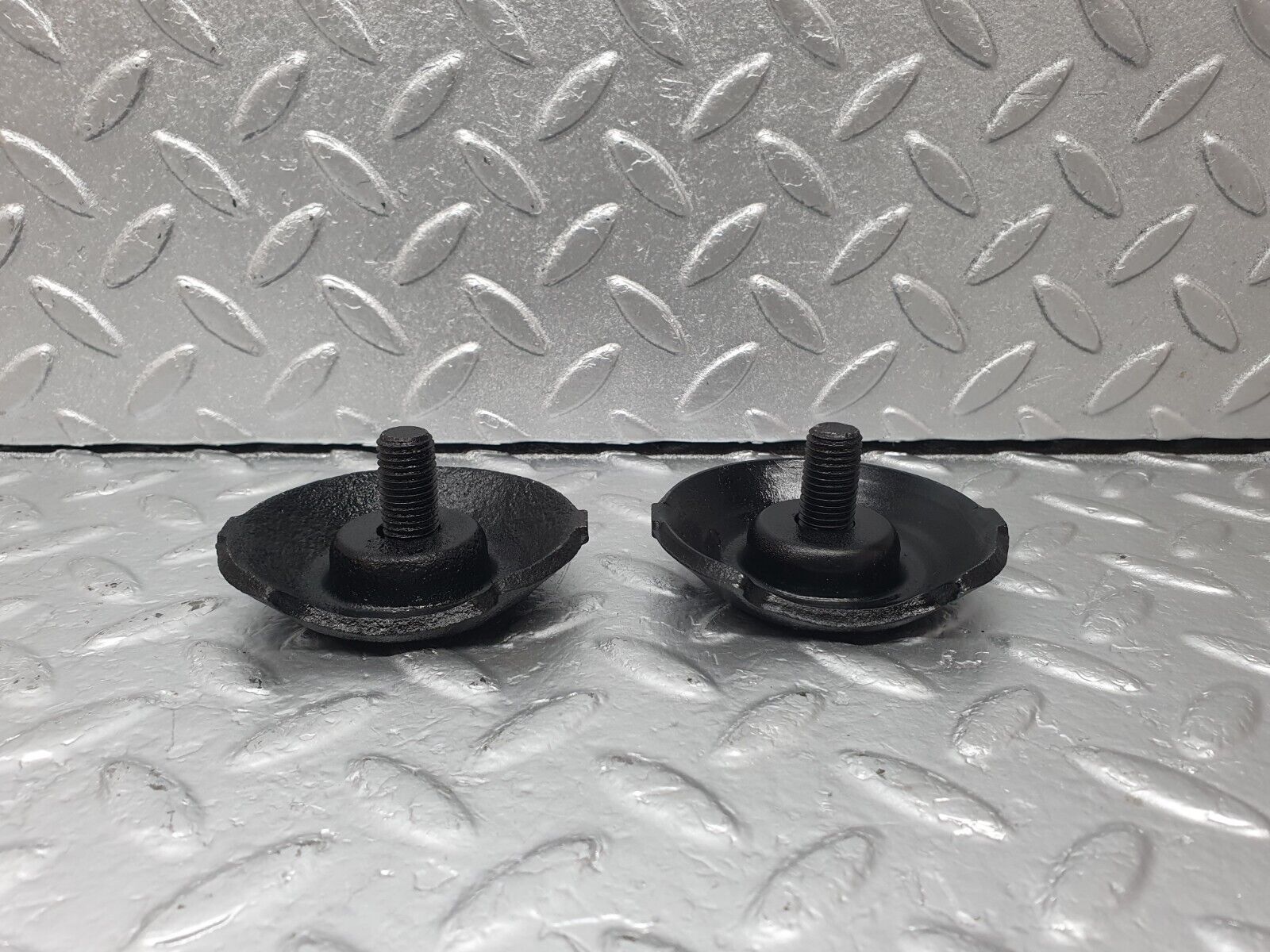 42598 Mercedes-Benz R129 320SL Coupe Rear Suspension Anti Roll Bar Bolt 2x