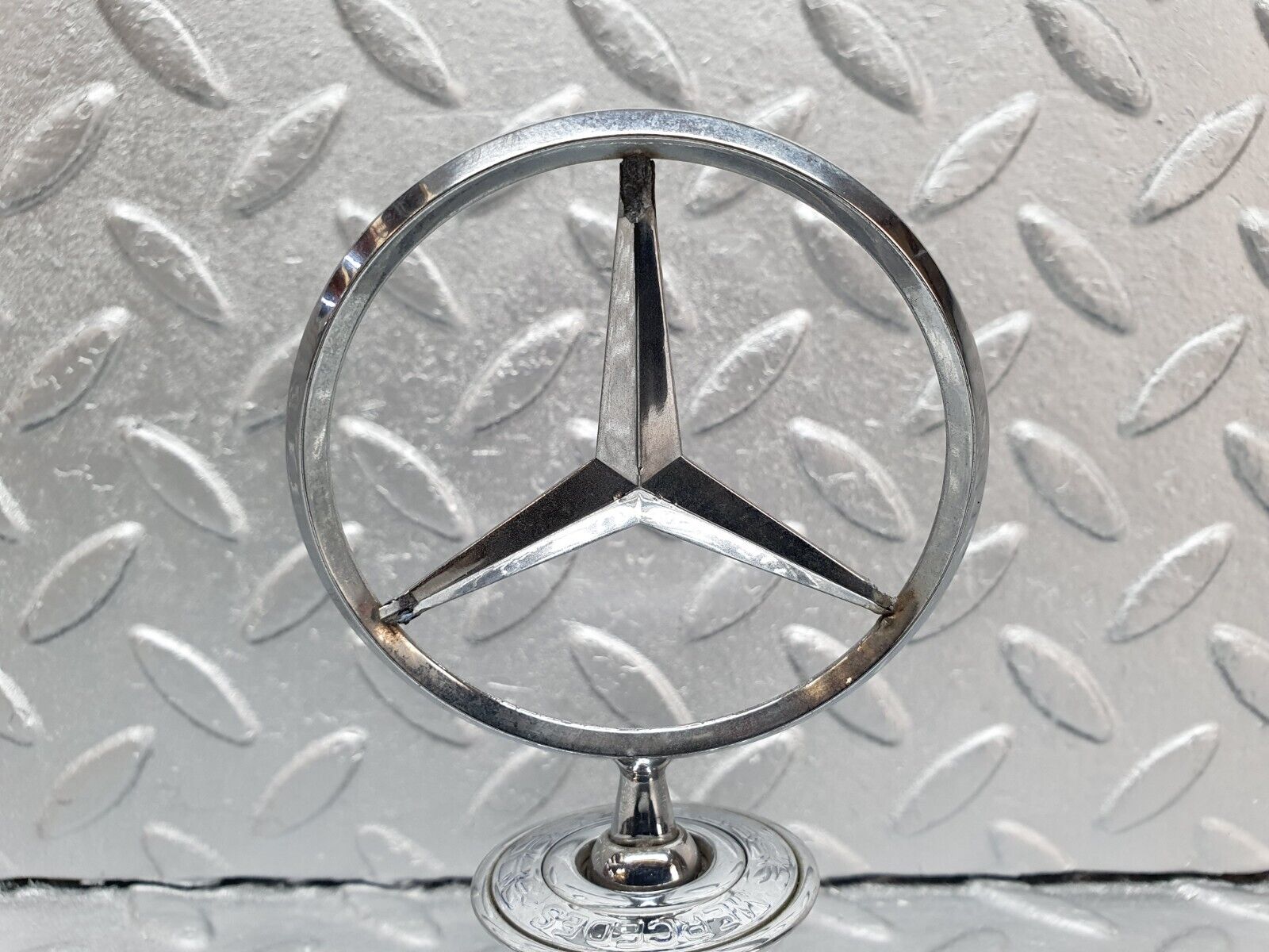 42041 Mercedes-Benz W202 C200 Front Badge Emblem