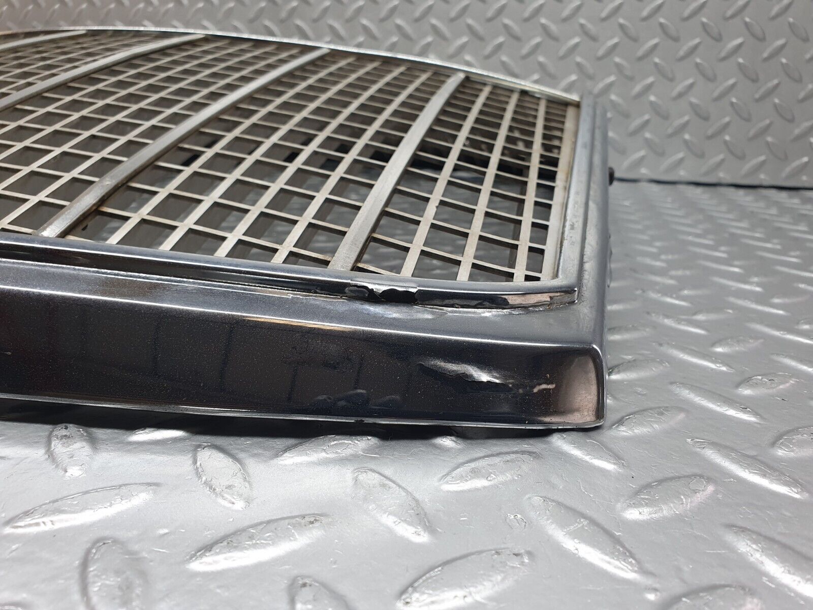 43398 Mercedes-Benz W108 280SE Bonnet Grill Chrome
