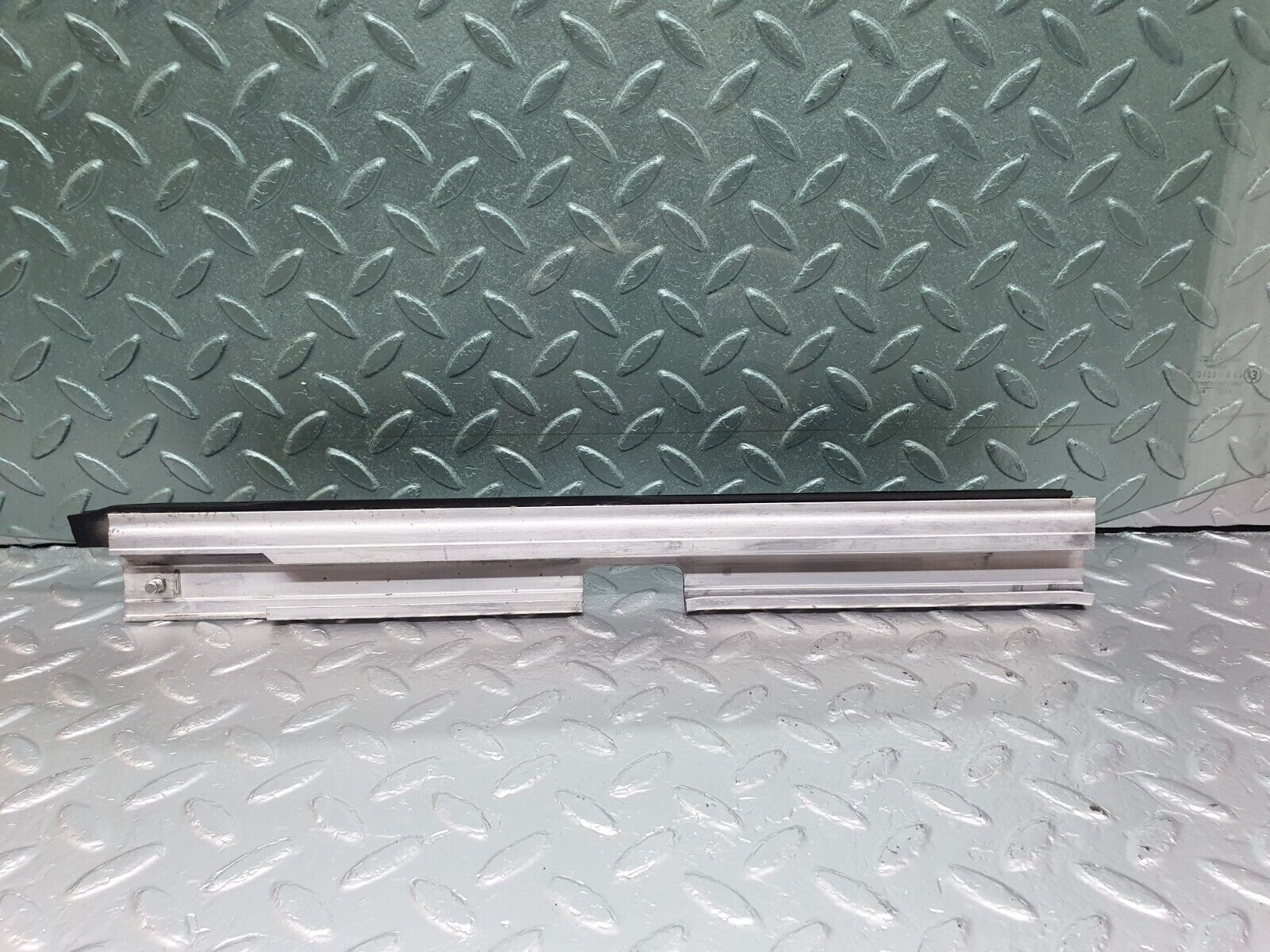 42868 Mercedes-Benz W201 190 2.0L Front Right Door Window Glass