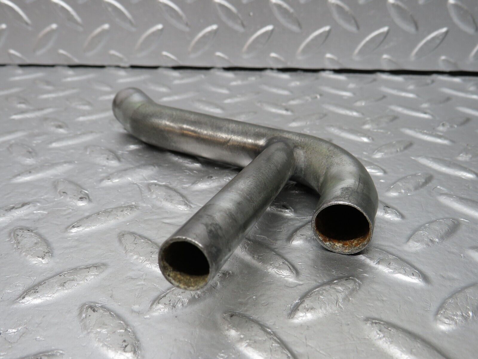 33072 Mercedes-Benz C107 R107 350 V8 Air Intake Pipe