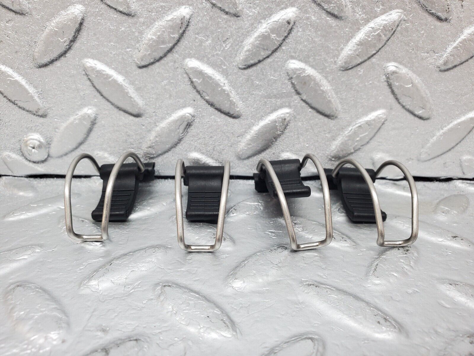 44835 Mercedes-Benz W124 220E Air Filter Housing Clip 4x