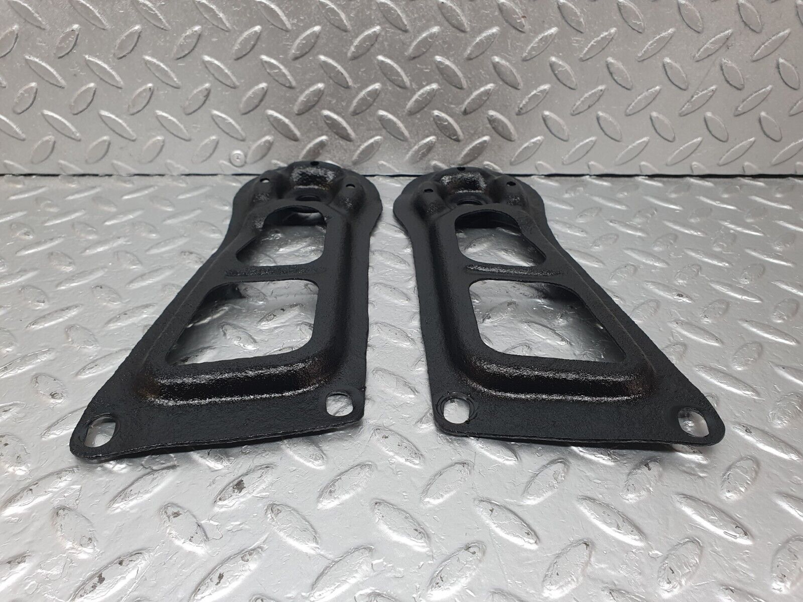 43893 Mercedes-Benz C123 230CE Coupe Rear Suspension Axle Mounting Bracket