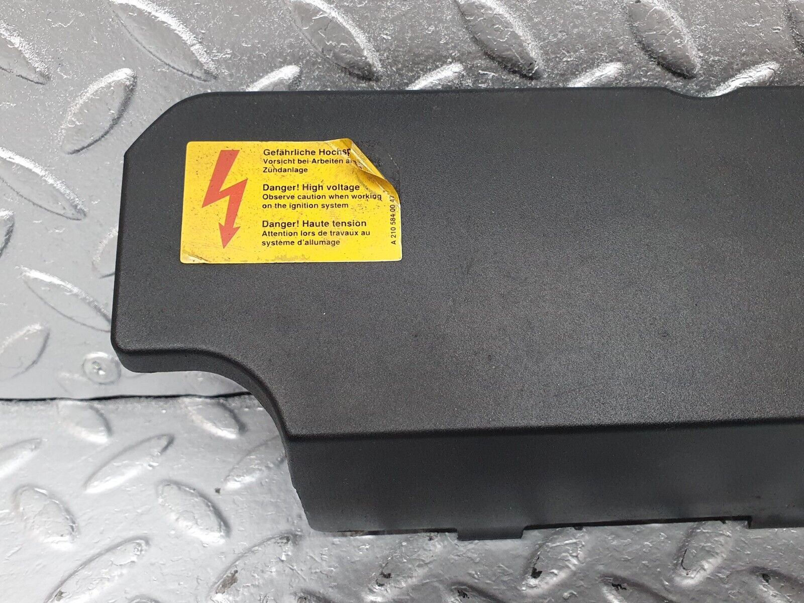 42401 Mercedes-Benz R129 320SL Coupe Ignition Lead Cover 1041590425