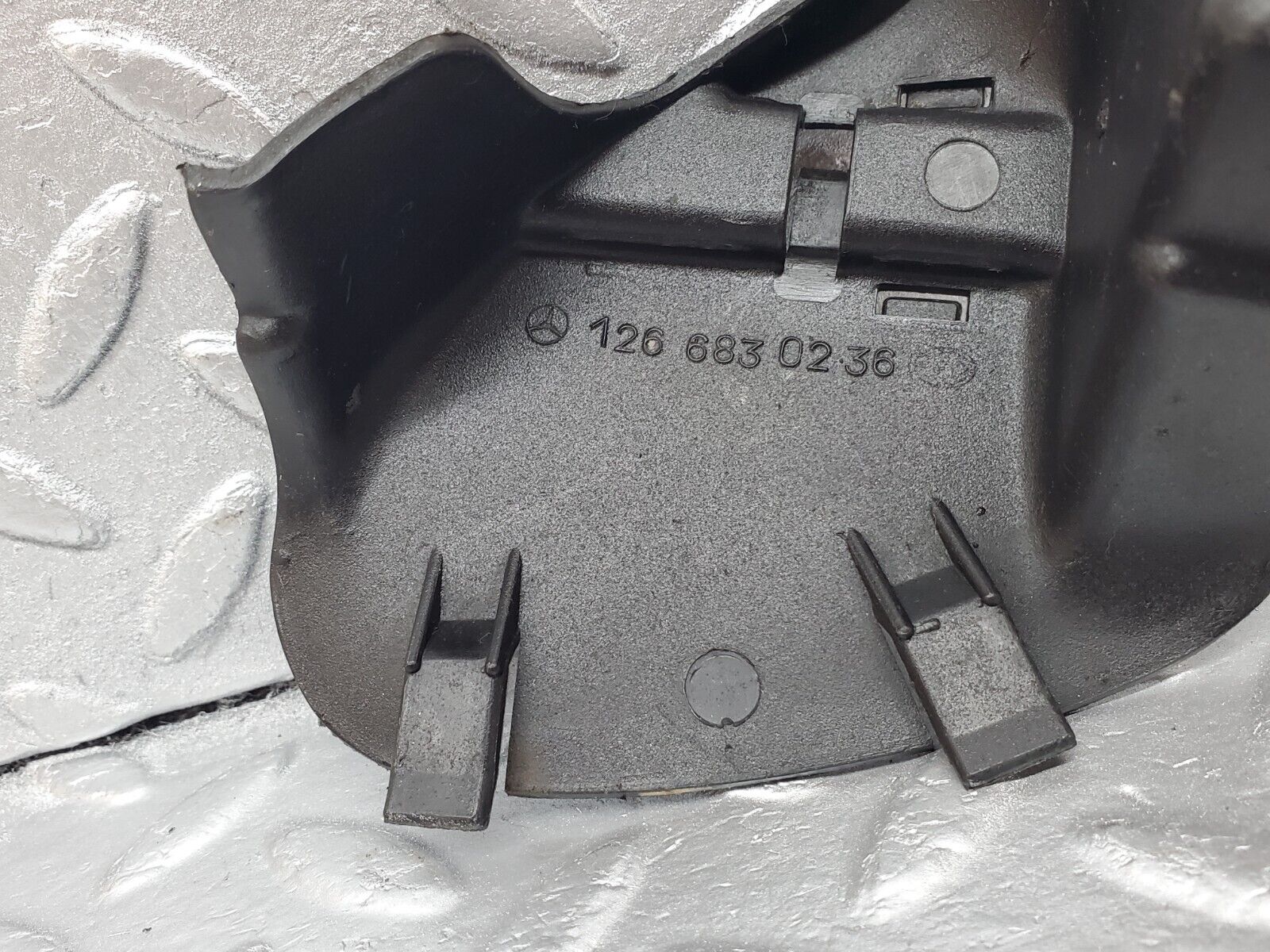 45635 Mercedes-Benz W126 420SE Engine Bay Cover Right 1266830236