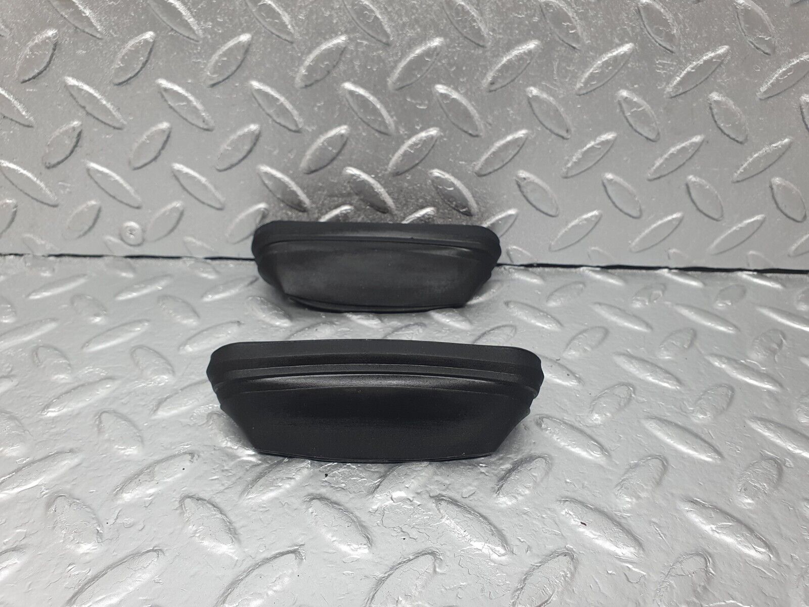 43532 Mercedes-Benz C126 380SEC Coupe Dashboard Centre Air Vent Rubber 2x 1269970181