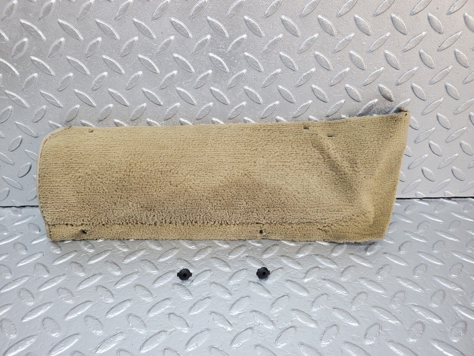 45696 Mercedes-Benz W126 420SE Front Right Door Sill Carpet Beige