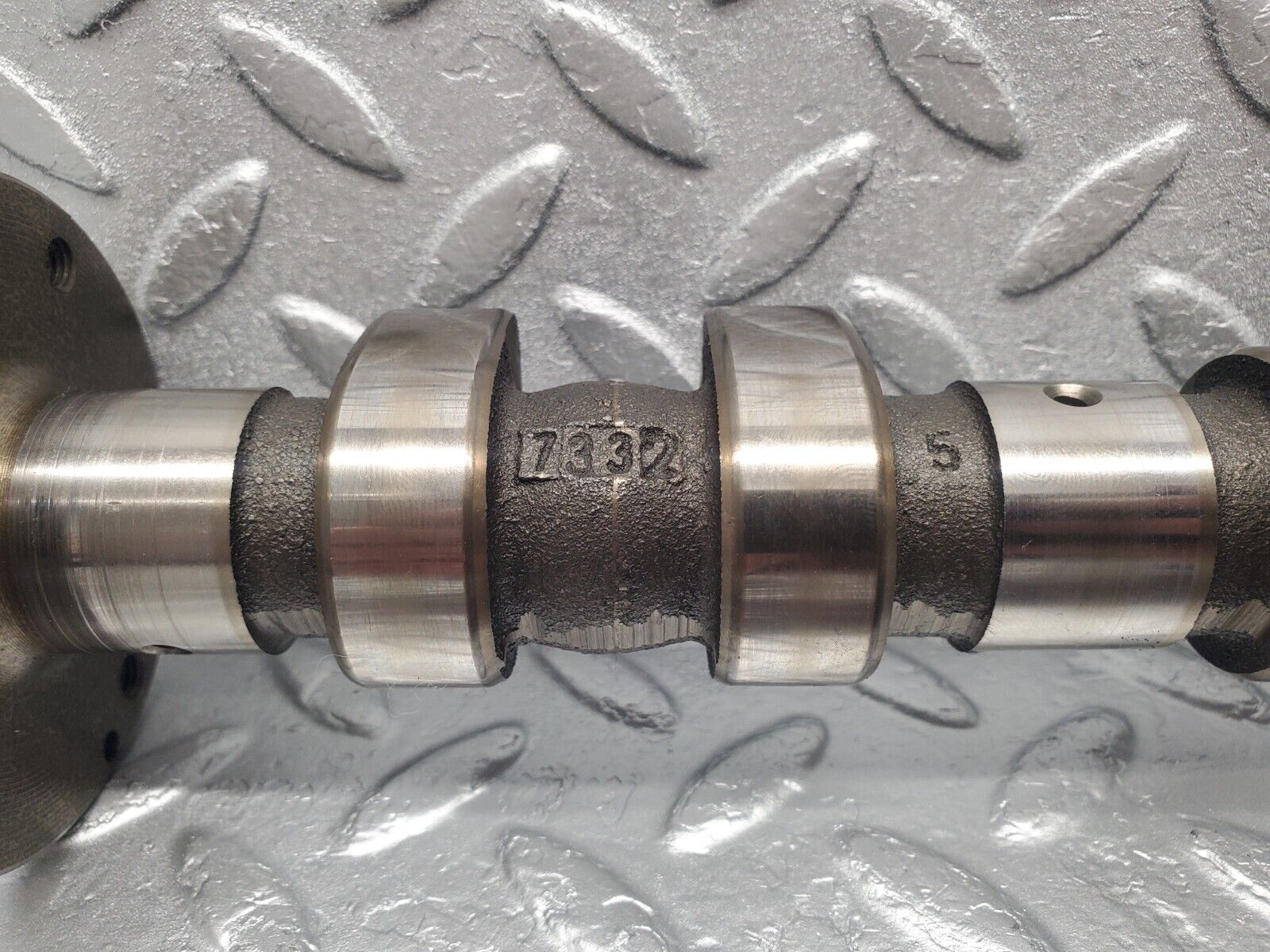 46222 Mercedes-Benz W124 280E Camshaft R1046301