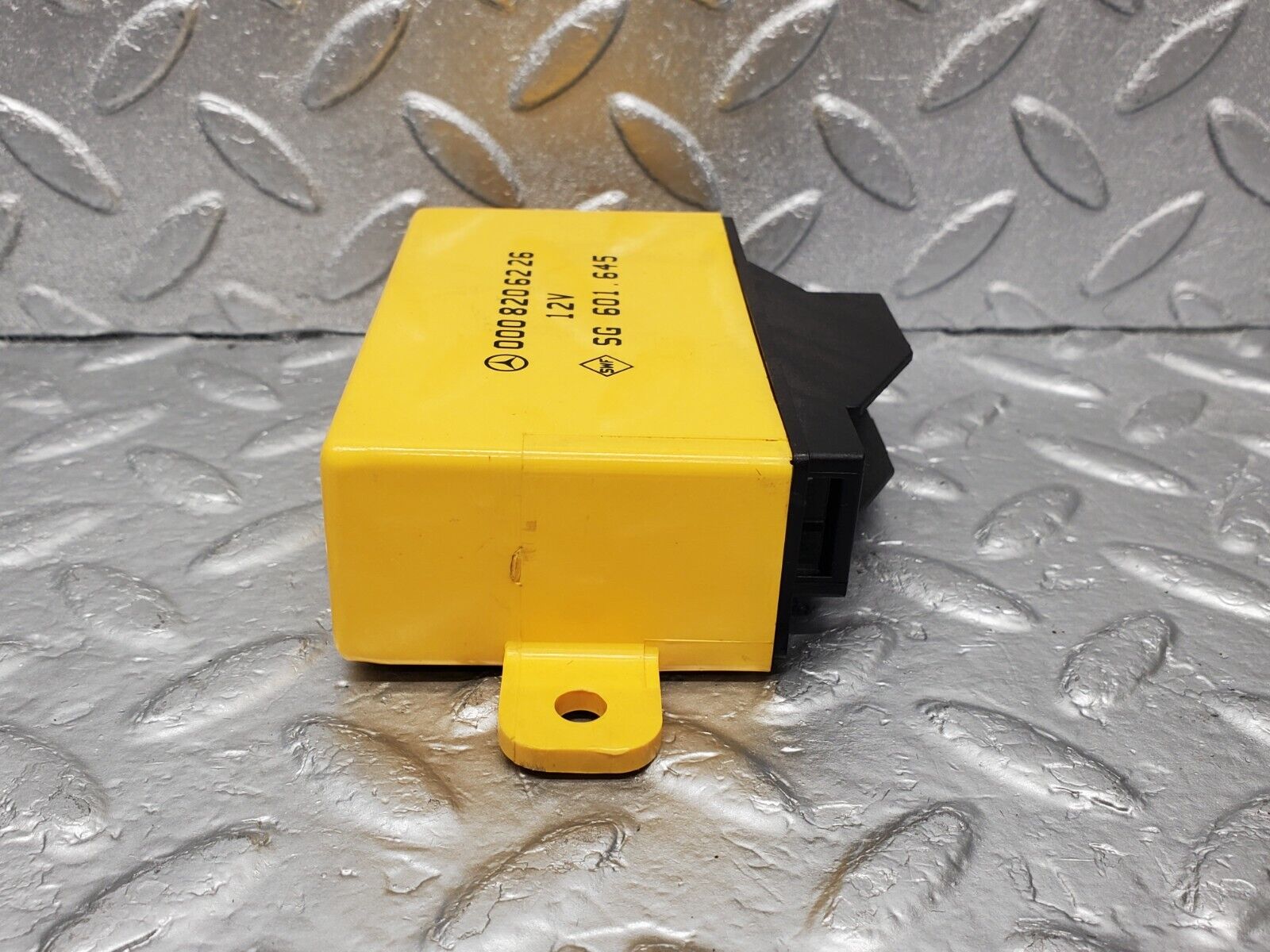 46823 Mercedes-Benz R129 320SL Coupe Heated Seat Control Unit 0008206226