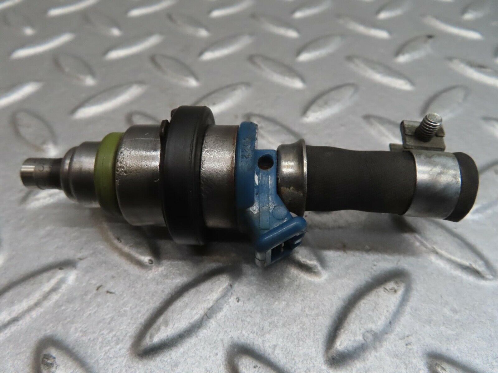 13753 Mercedes-Benz R107 450SL  Fuel Injector Bosch 0280150036