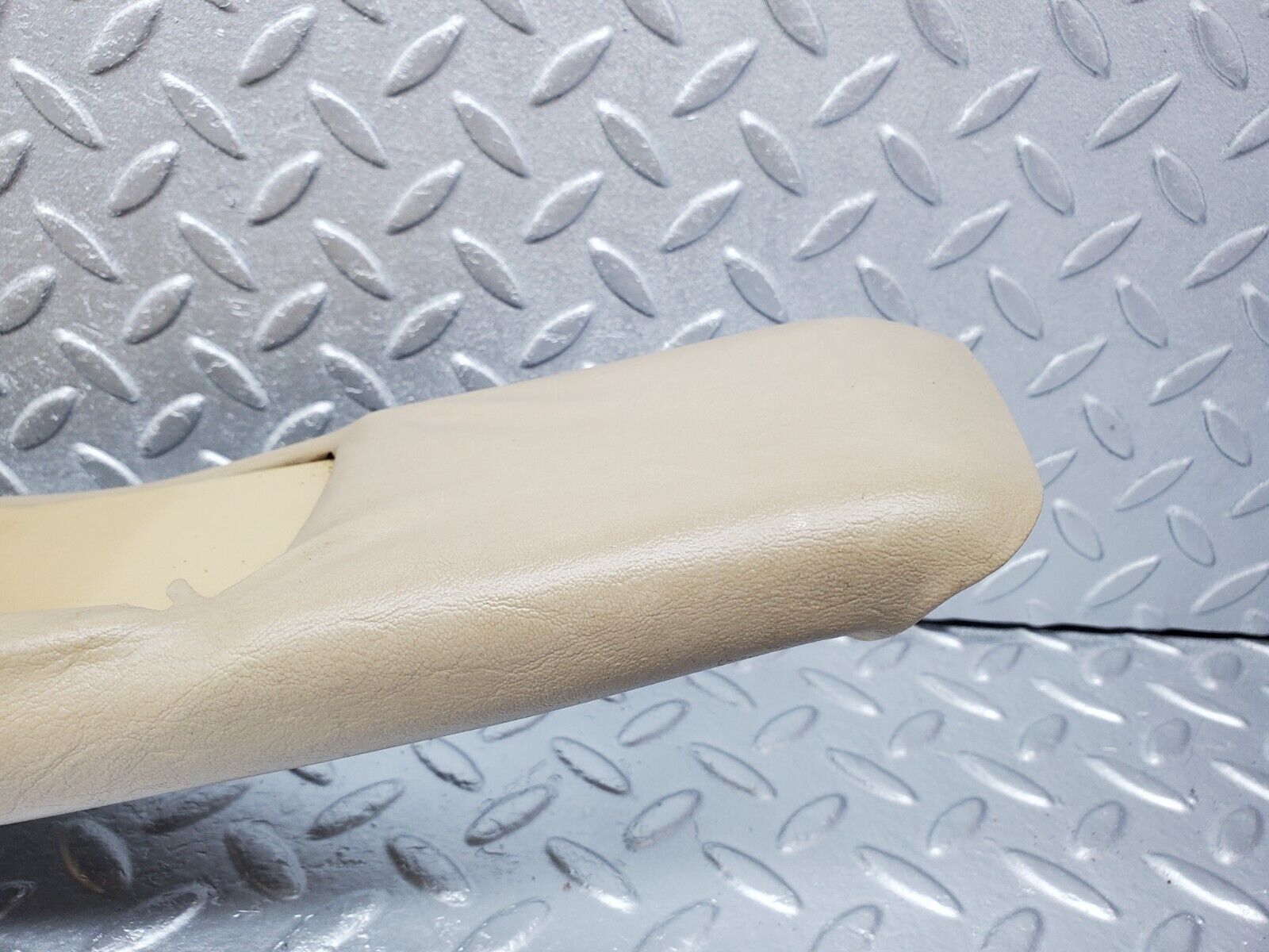 45766 Mercedes-Benz W126 420SE B Pillar Cover Left Side Beige 1246920122