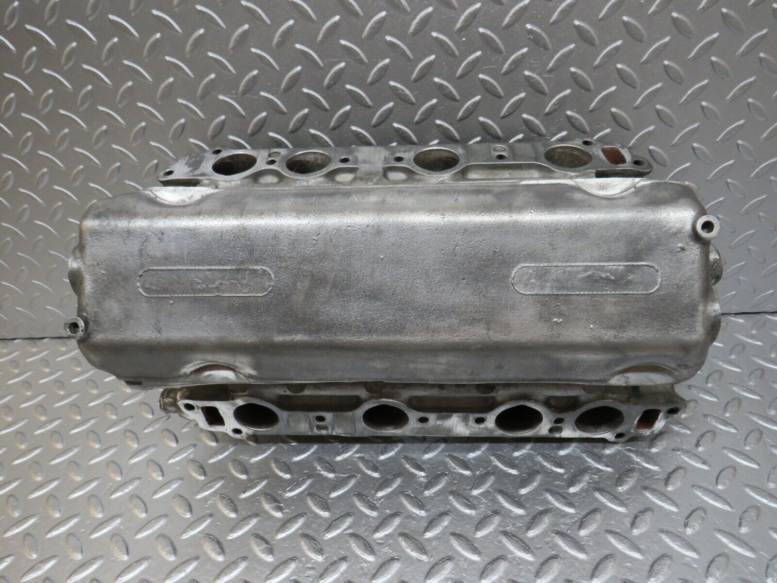 33042 Mercedes-Benz C107 R107 350 V8 Intake Manifold 1161412301