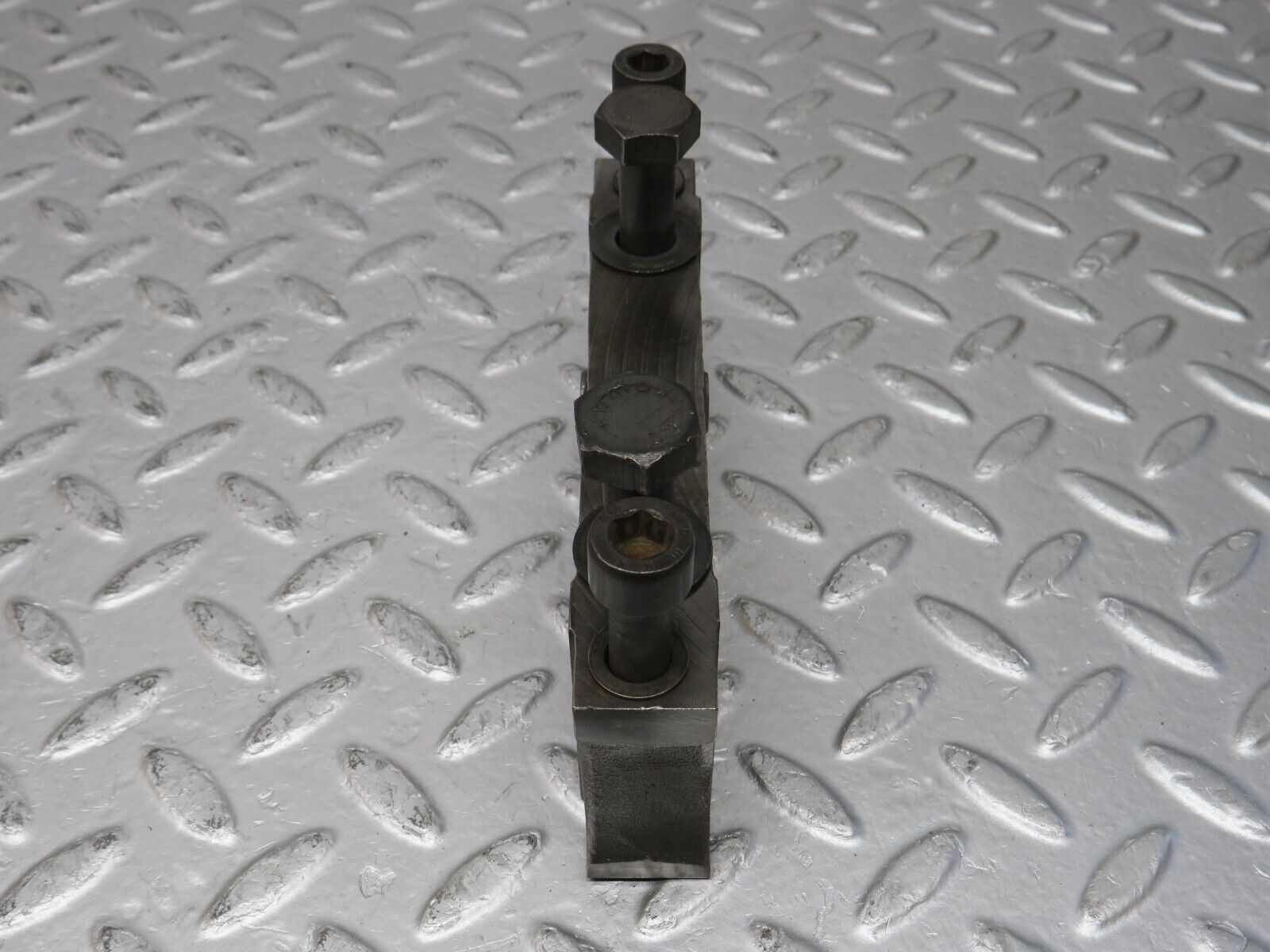 32869 Mercedes-Benz C107 R107 350 V8 Crankshaft Bearing Block 1160110312