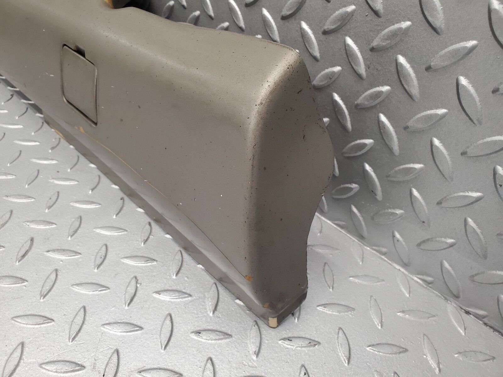 46116 Mercedes-Benz W126 420SE Side Skirt Left 1266904940 1266980130 1266980330