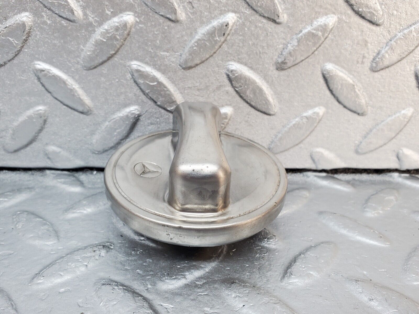 45938 Mercedes-Benz W126 420SE Fuel Tank Cap