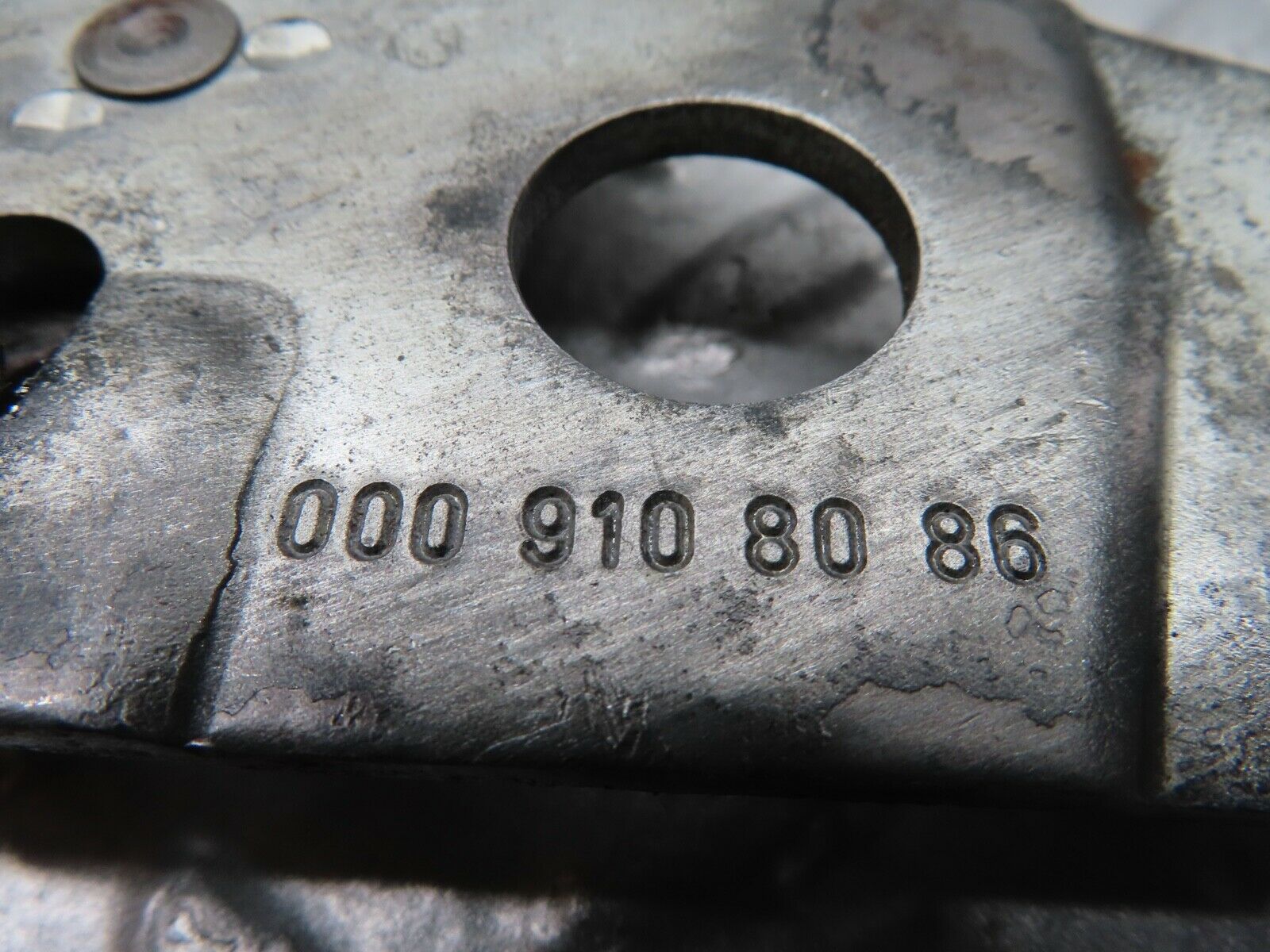 20552 Mercedes-Benz R107 450SL Front Right Seat Hinge 0009108086