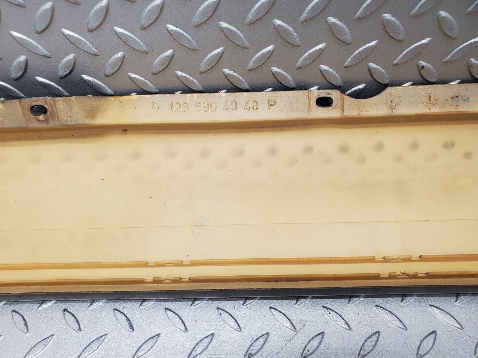 46116 Mercedes-Benz W126 420SE Side Skirt Left 1266904940 1266980130 1266980330