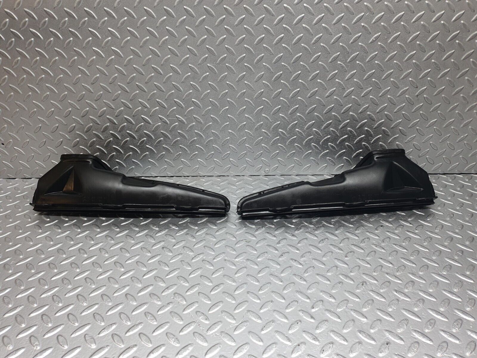 43494 Mercedes-Benz C126 380SEC Coupe Dashboard Air Vent Duct 2x 1268300219