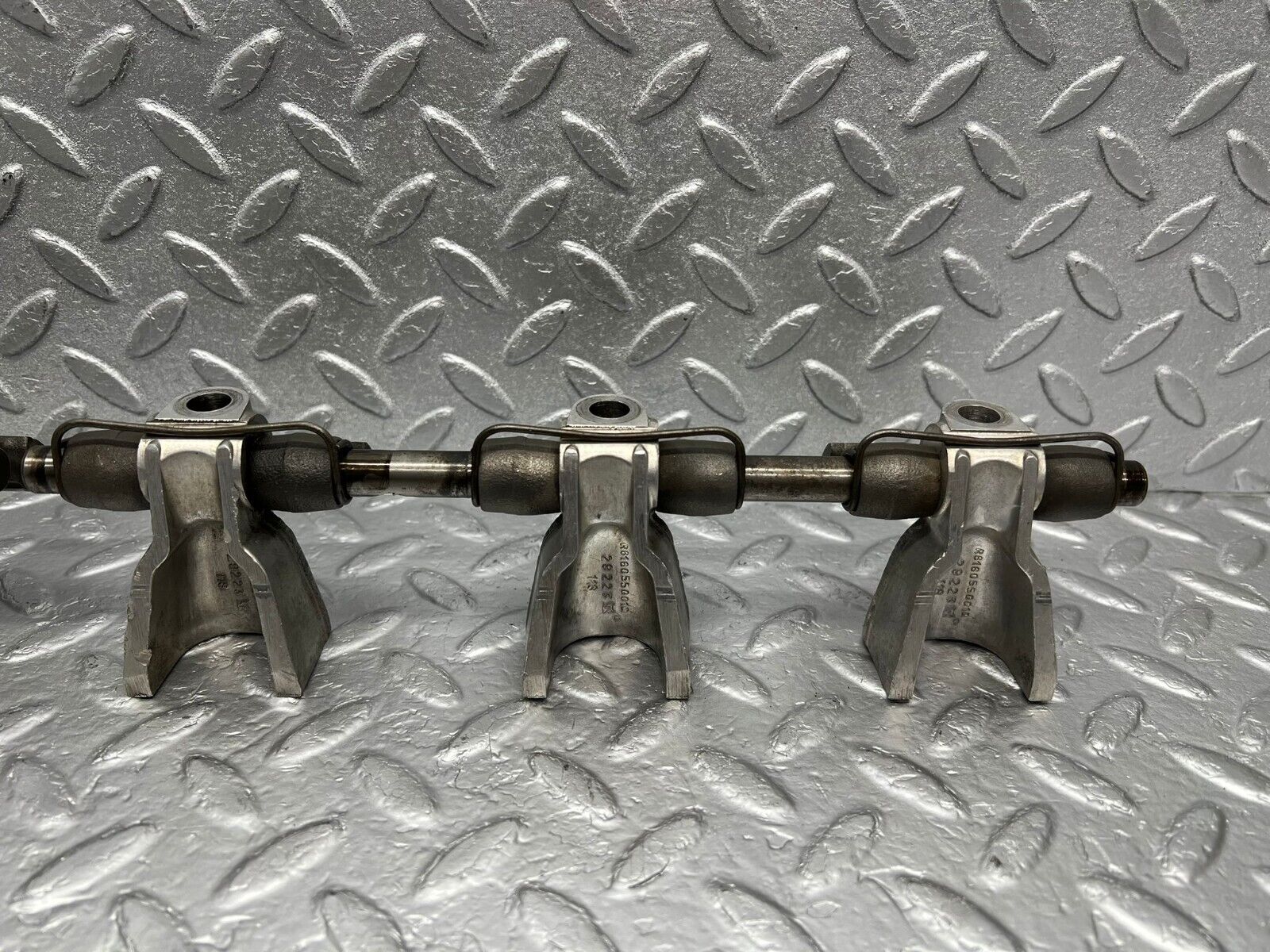 46326 Mercedes-Benz W123 300D Camshaft Rocker Arm 5 Cylinder 6160550010