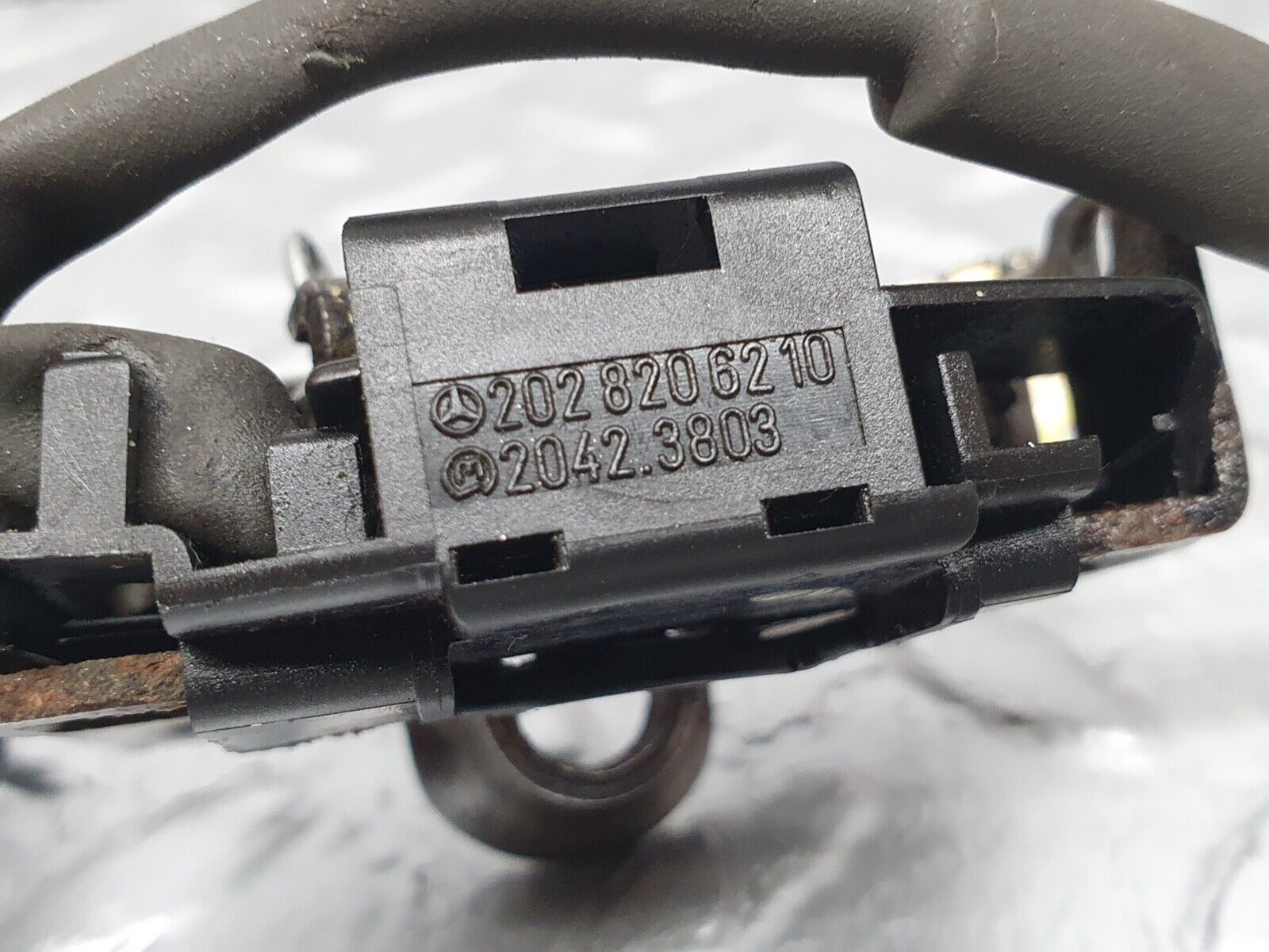 42018 Mercedes-Benz W202 C200 Bonnet Lock Latch 2028206210 2105402781