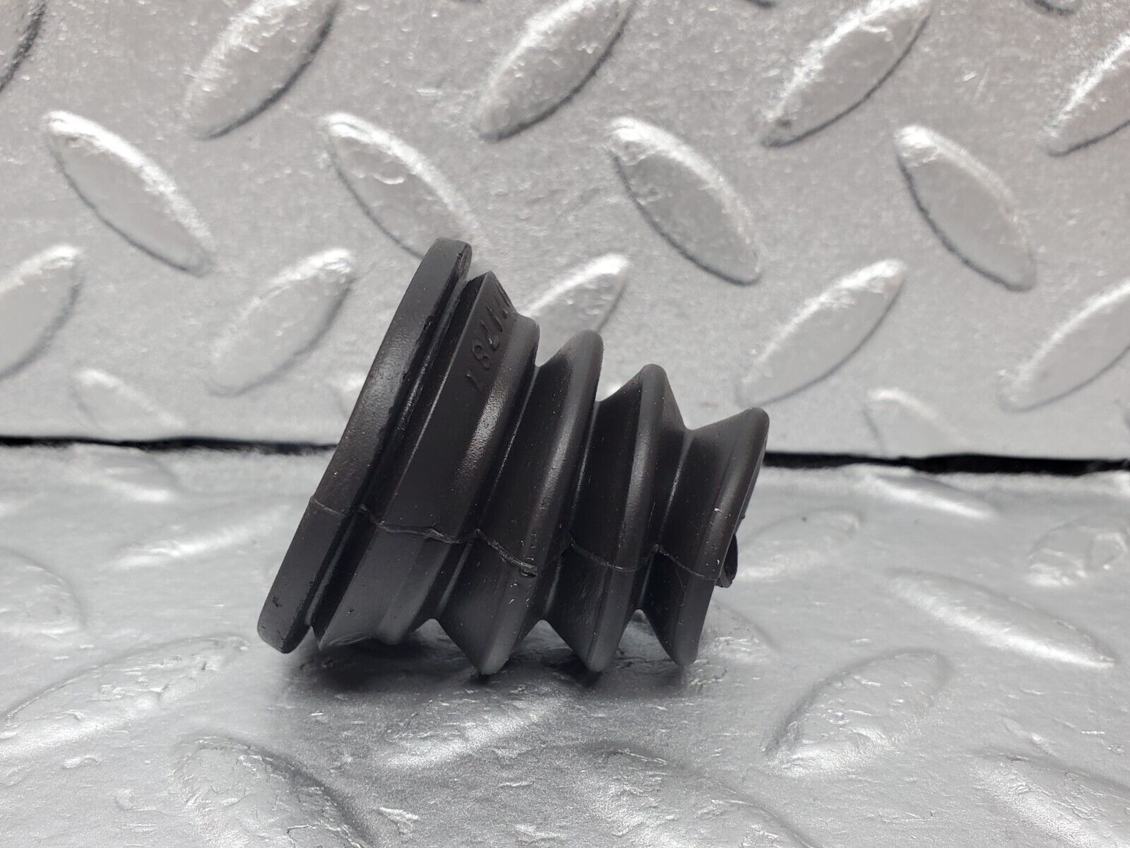 45851 Mercedes-Benz W126 420SE Brake Servo Vacuum Pipe Rubber Cover 1269971781