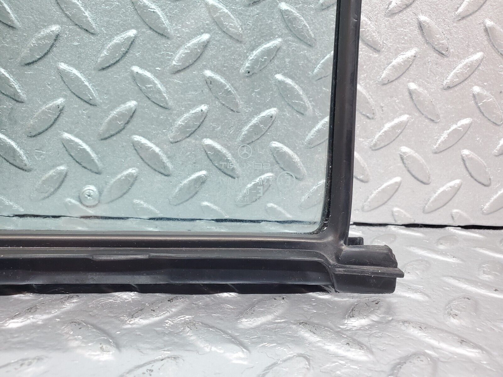 44370 Mercedes-Benz W123 280E Rear Left Quarter Window Glass 1237350124