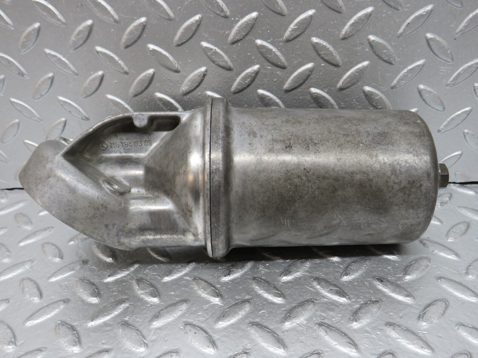 32750 Mercedes-Benz C107 R107 350 V8 Oil Filter Housing 1161840309