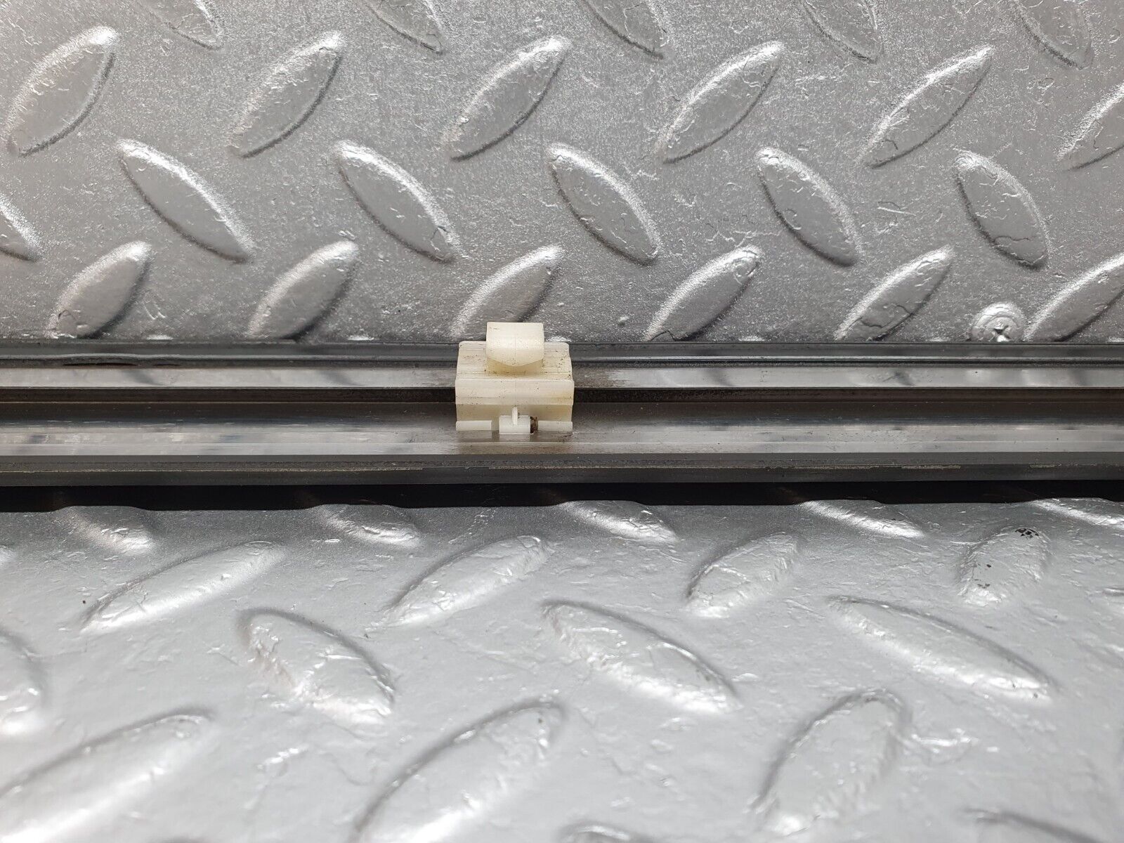 41682 Mercedes-Benz W124 200E Front Left Door Centre Moulding Trim