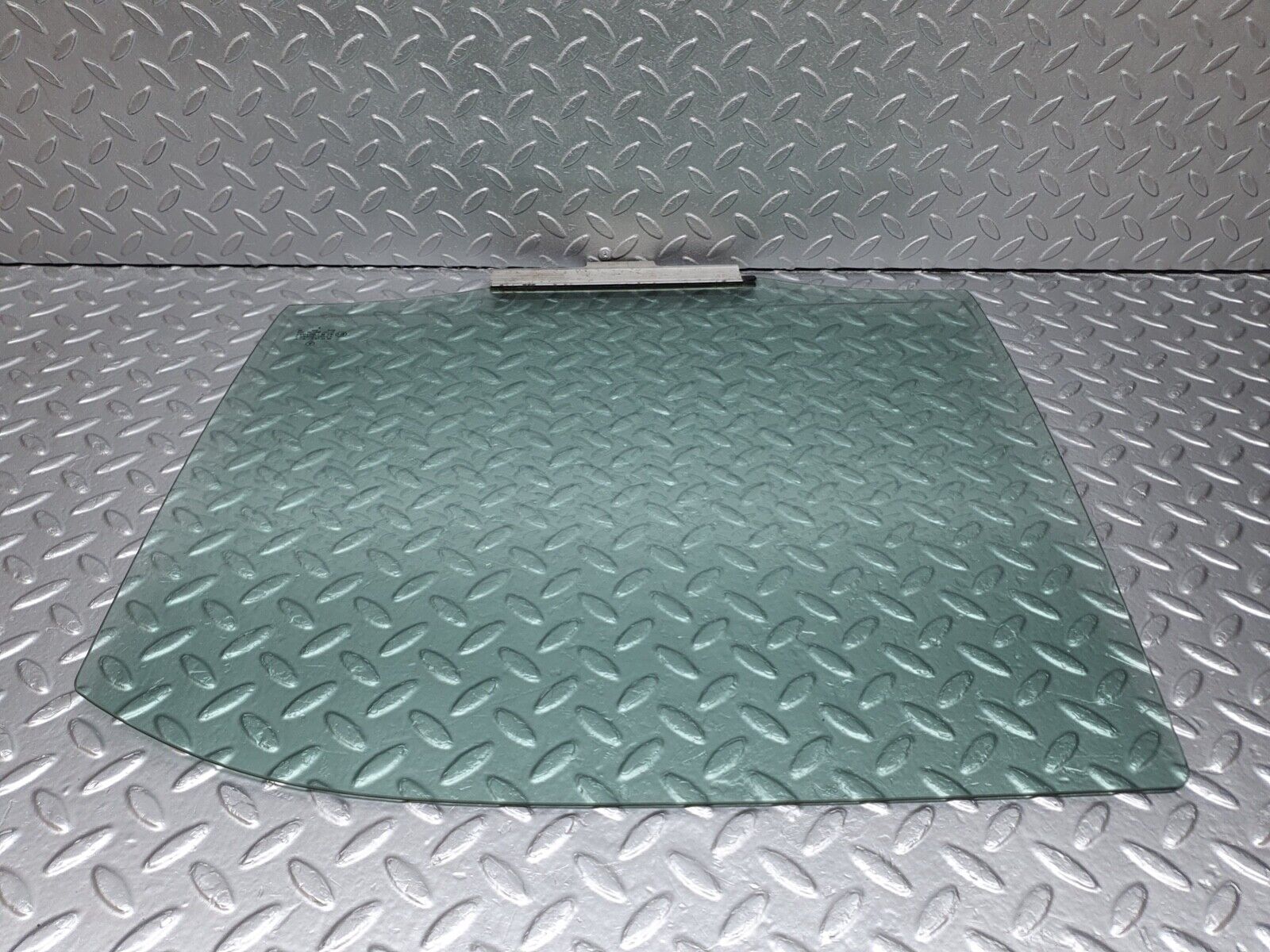 41992 Mercedes-Benz W202 C200 Rear Right Door Window Glass