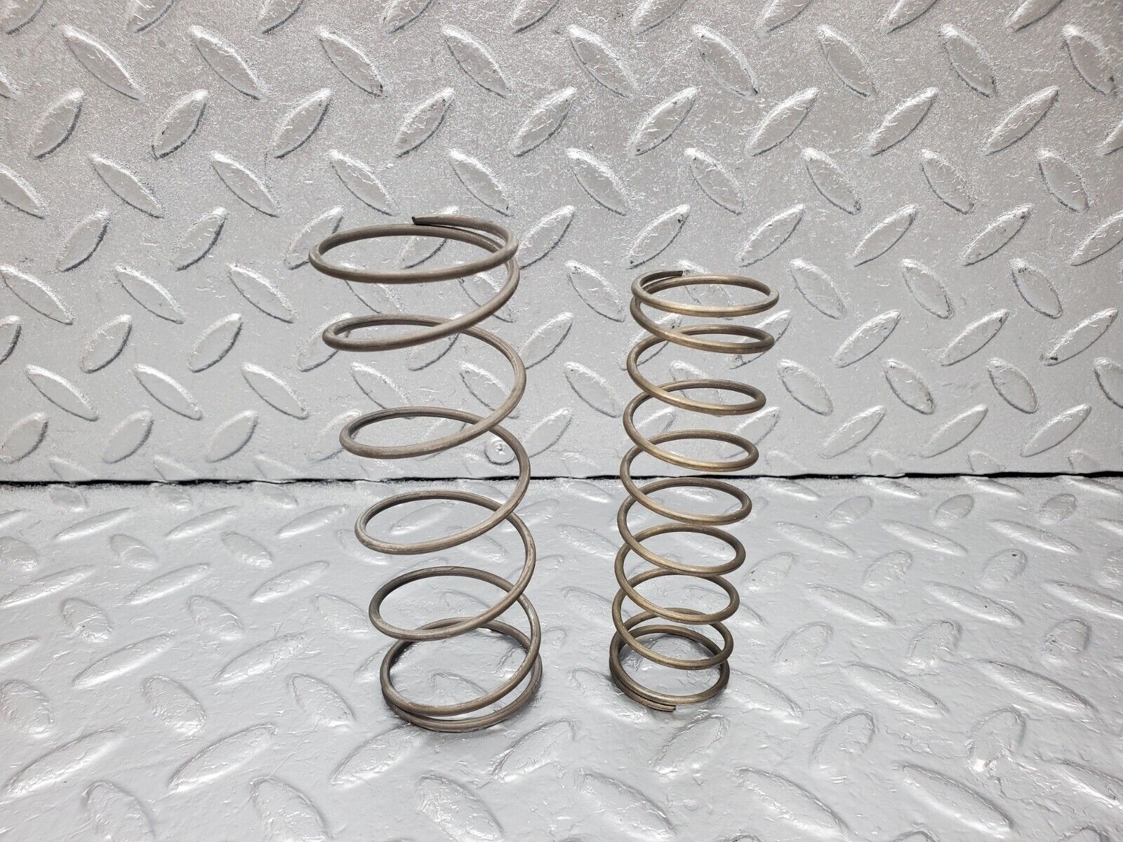 45488 Mercedes-Benz W124 260E Automatic Gearbox Piston Spring 722.409